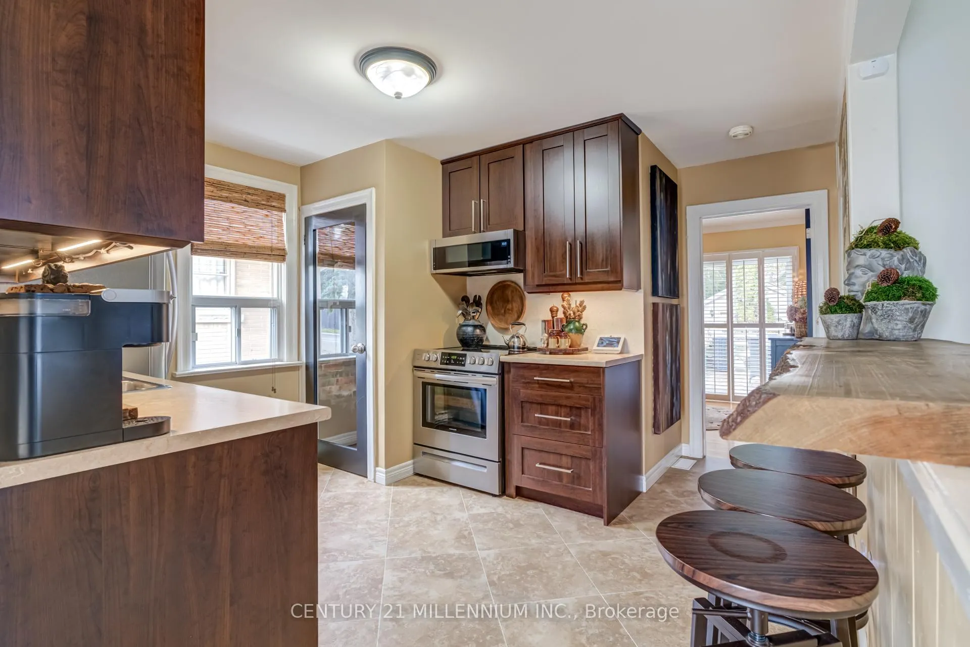 Photo 4 of 30 Clarence Street, Brampton, Downtown Brampton — HOMEH