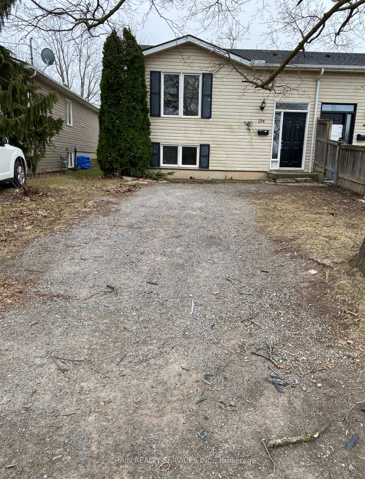 Front of 154 Mary Street N
