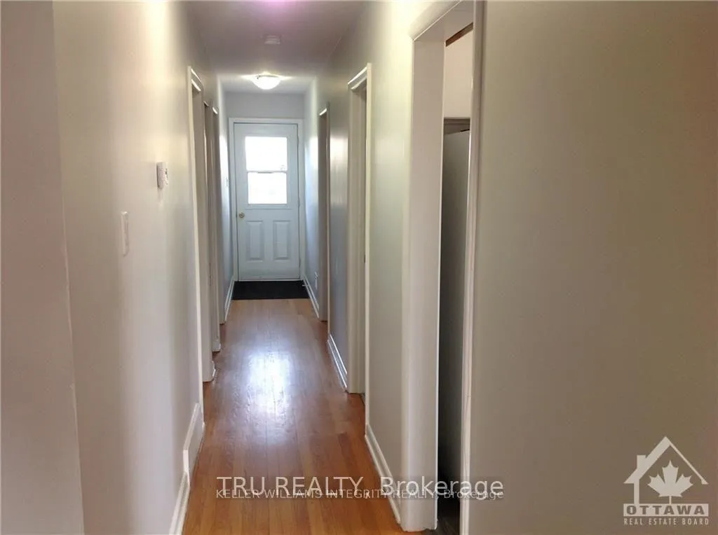 Photo 4 of Unit 1, 2687 Cresthill Street, Ottawa, Queensway Terrace North — HOMEH