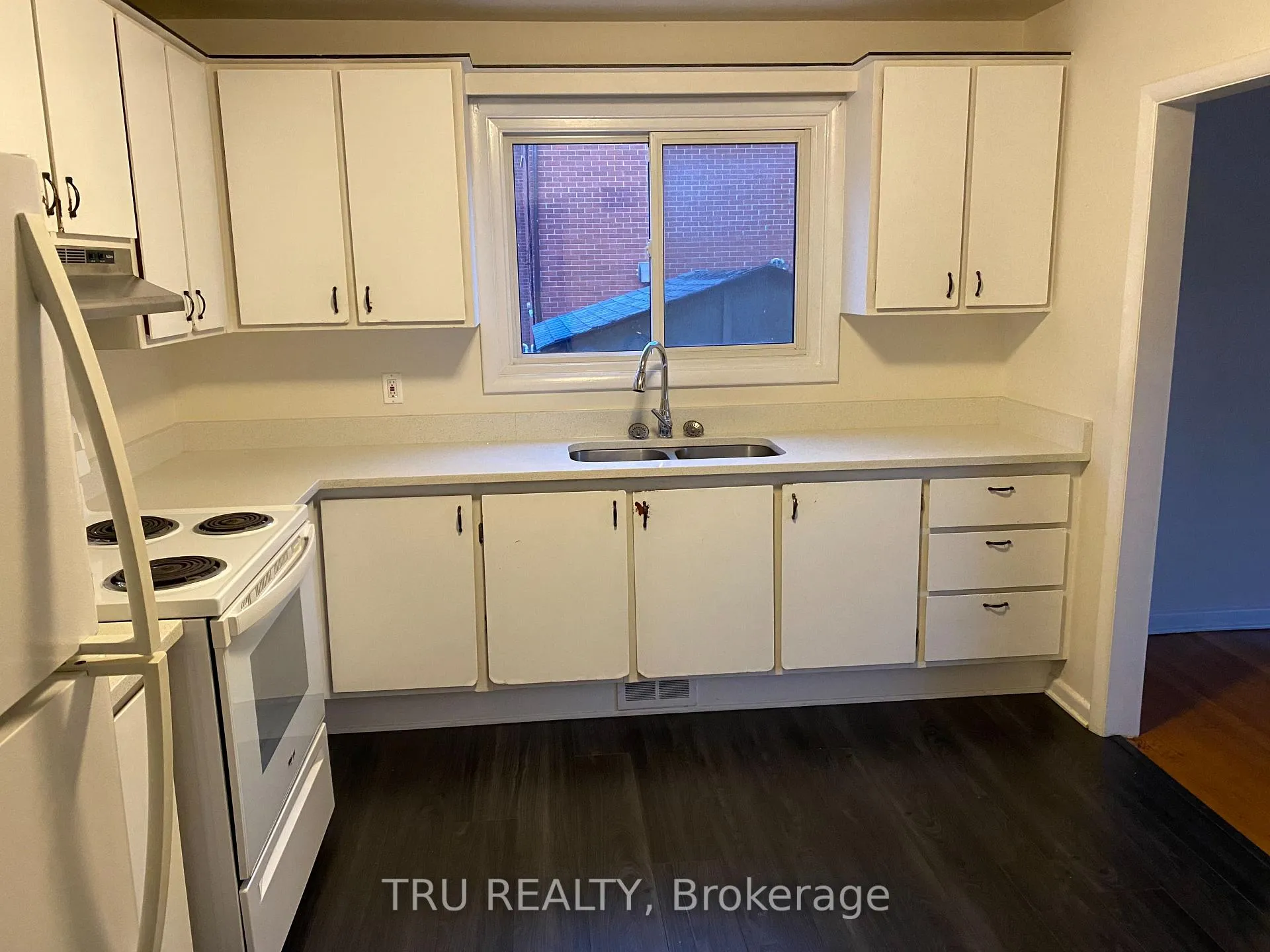 Photo 7 of Unit 1, 2687 Cresthill Street, Ottawa, Queensway Terrace North — HOMEH