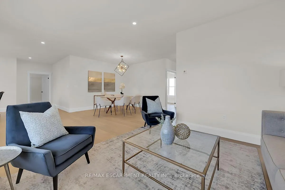 Photo 16 of 8184 Airport Road E, Hamilton, Rural Glanbrook — HOMEH