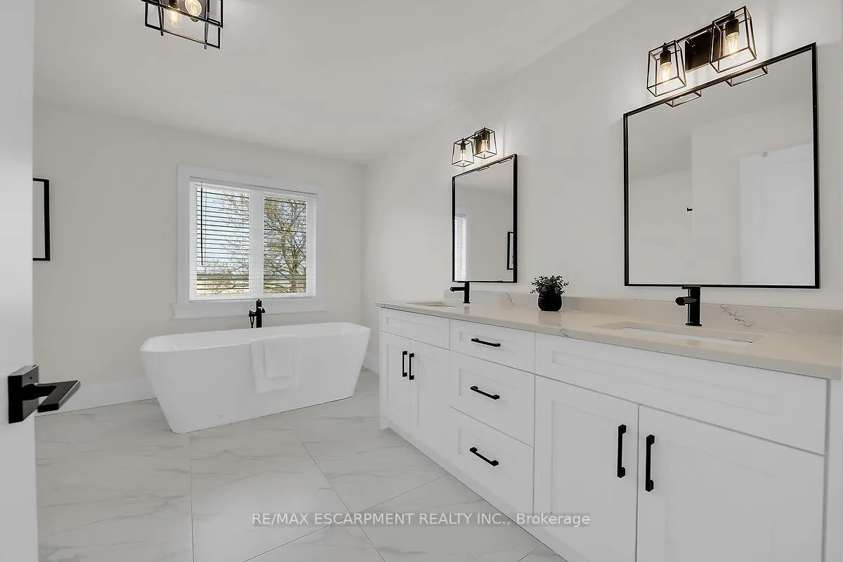 Photo 29 of 8184 Airport Road E, Hamilton, Rural Glanbrook — HOMEH