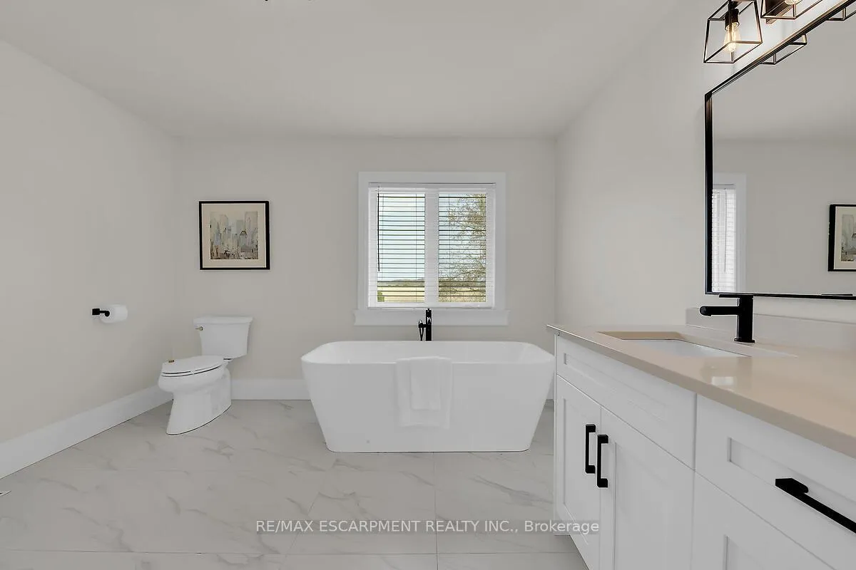 Photo 30 of 8184 Airport Road E, Hamilton, Rural Glanbrook — HOMEH