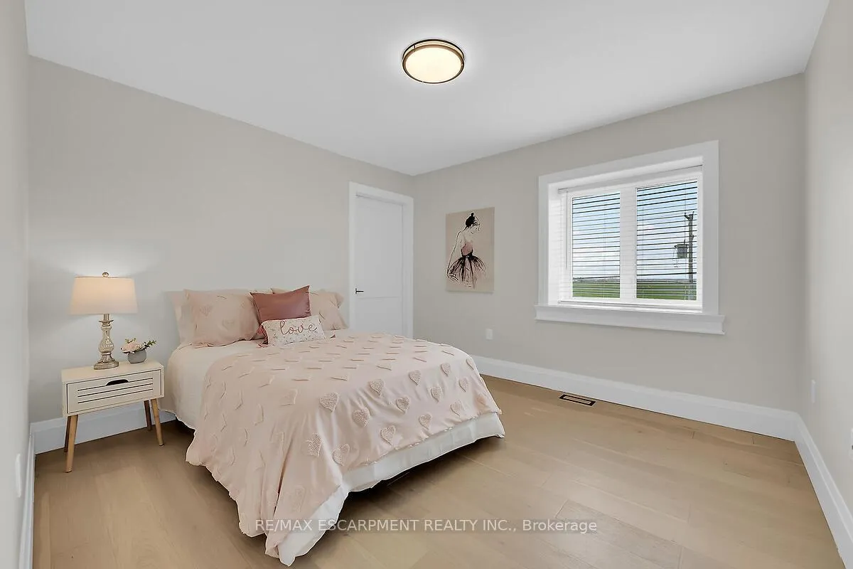 Photo 32 of 8184 Airport Road E, Hamilton, Rural Glanbrook — HOMEH