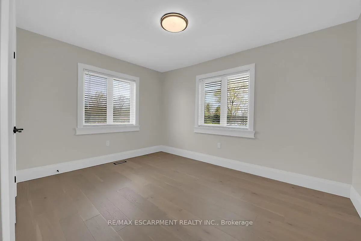 Photo 34 of 8184 Airport Road E, Hamilton, Rural Glanbrook — HOMEH