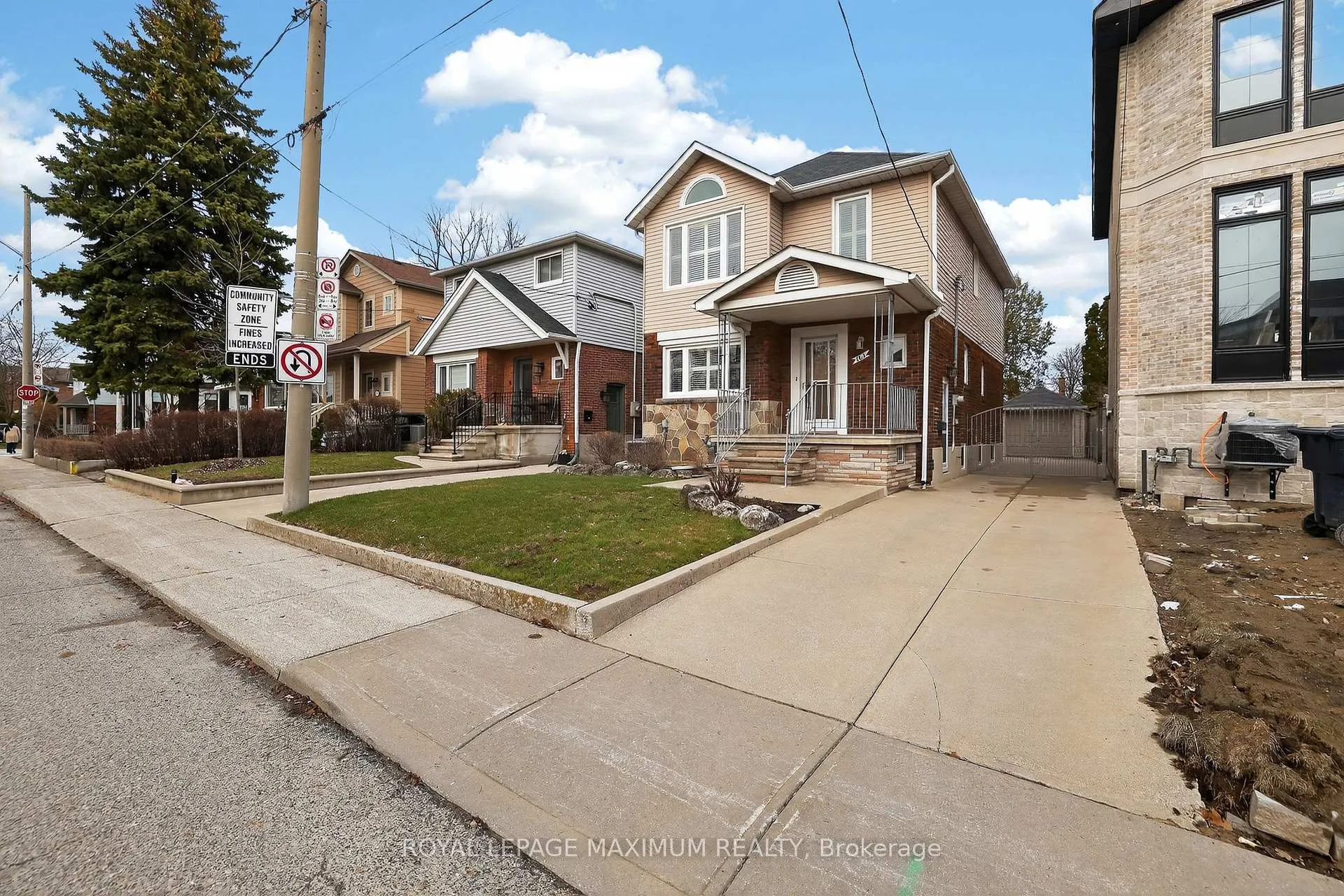 Photo 1 of 163 Durant Avenue, Toronto, East York — HOMEH