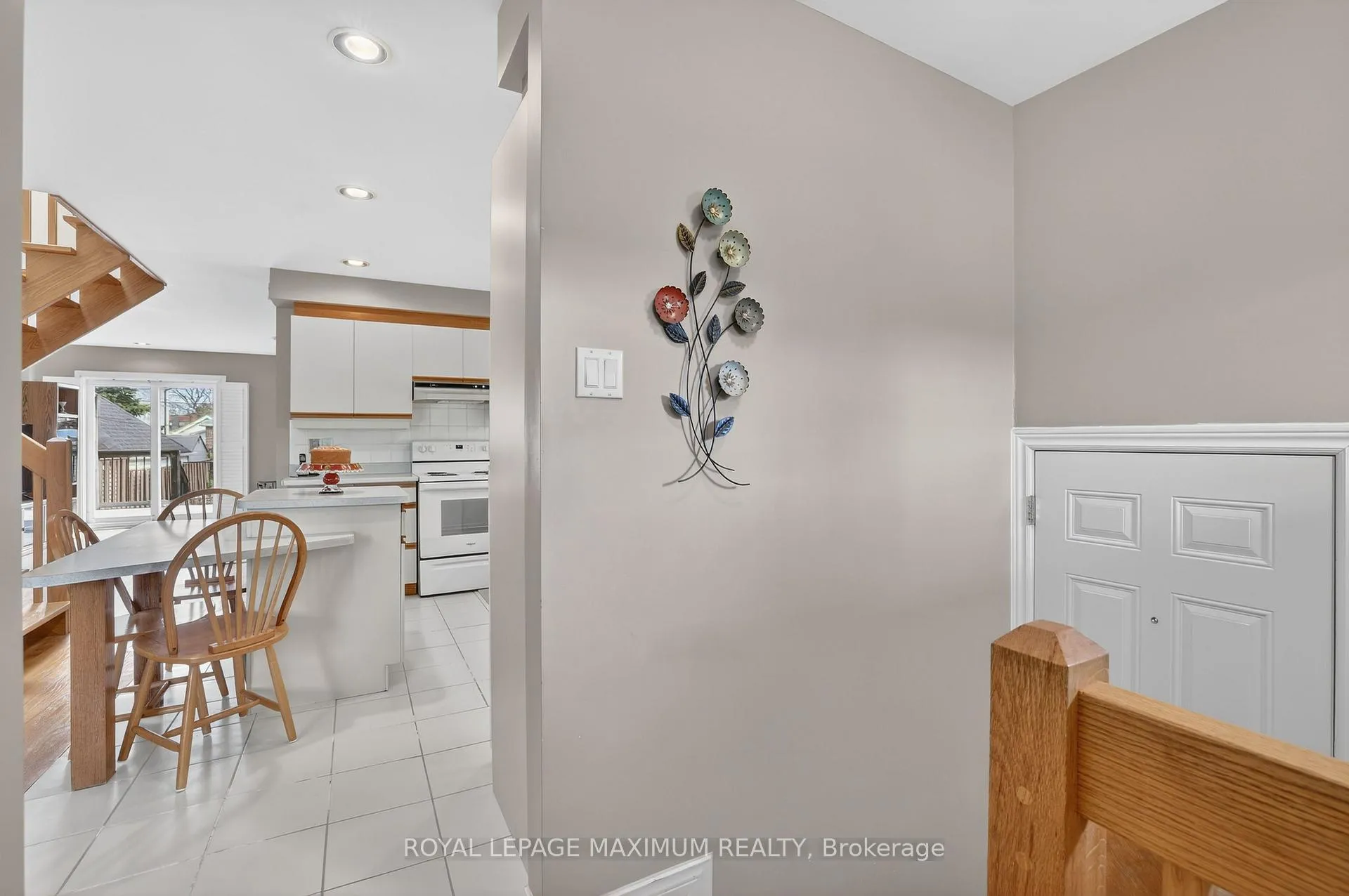 Photo 3 of 163 Durant Avenue, Toronto, East York — HOMEH