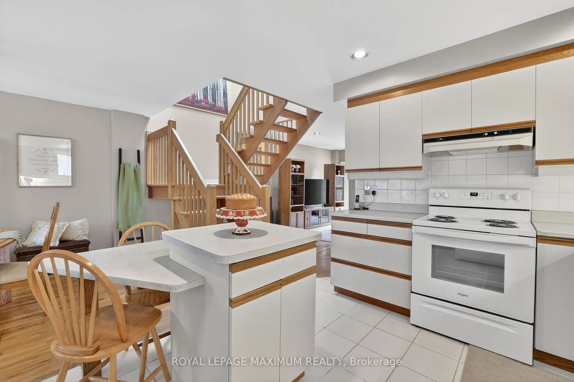 Photo 6 of 163 Durant Avenue, Toronto, East York — HOMEH