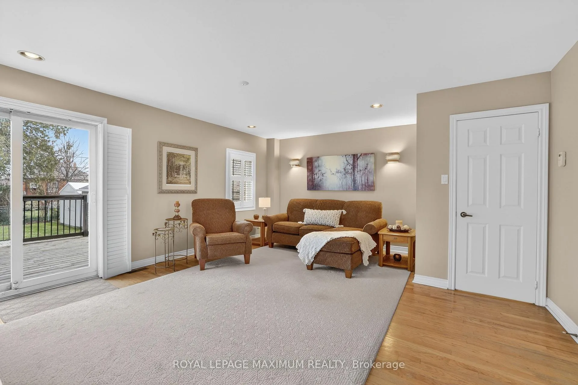 Photo 10 of 163 Durant Avenue, Toronto, East York — HOMEH