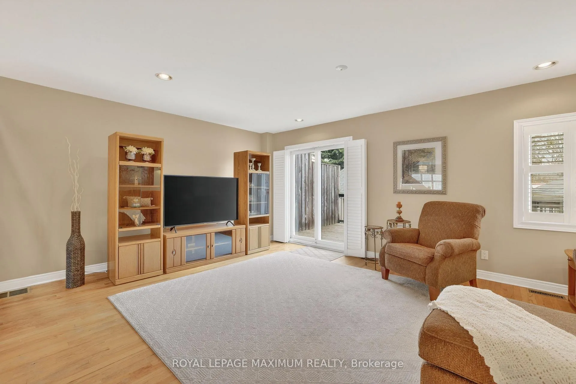 Photo 12 of 163 Durant Avenue, Toronto, East York — HOMEH