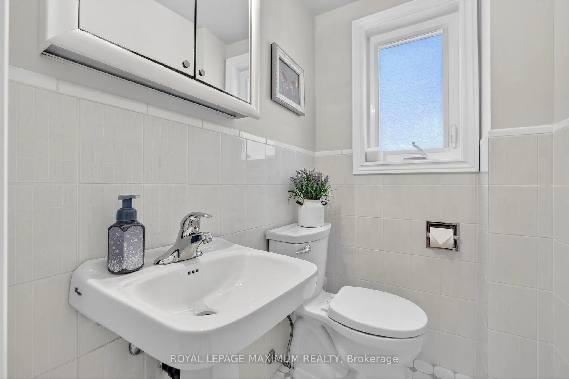 Photo 14 of 163 Durant Avenue, Toronto, East York — HOMEH