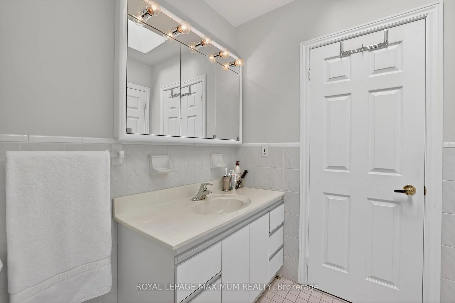 Photo 22 of 163 Durant Avenue, Toronto, East York — HOMEH