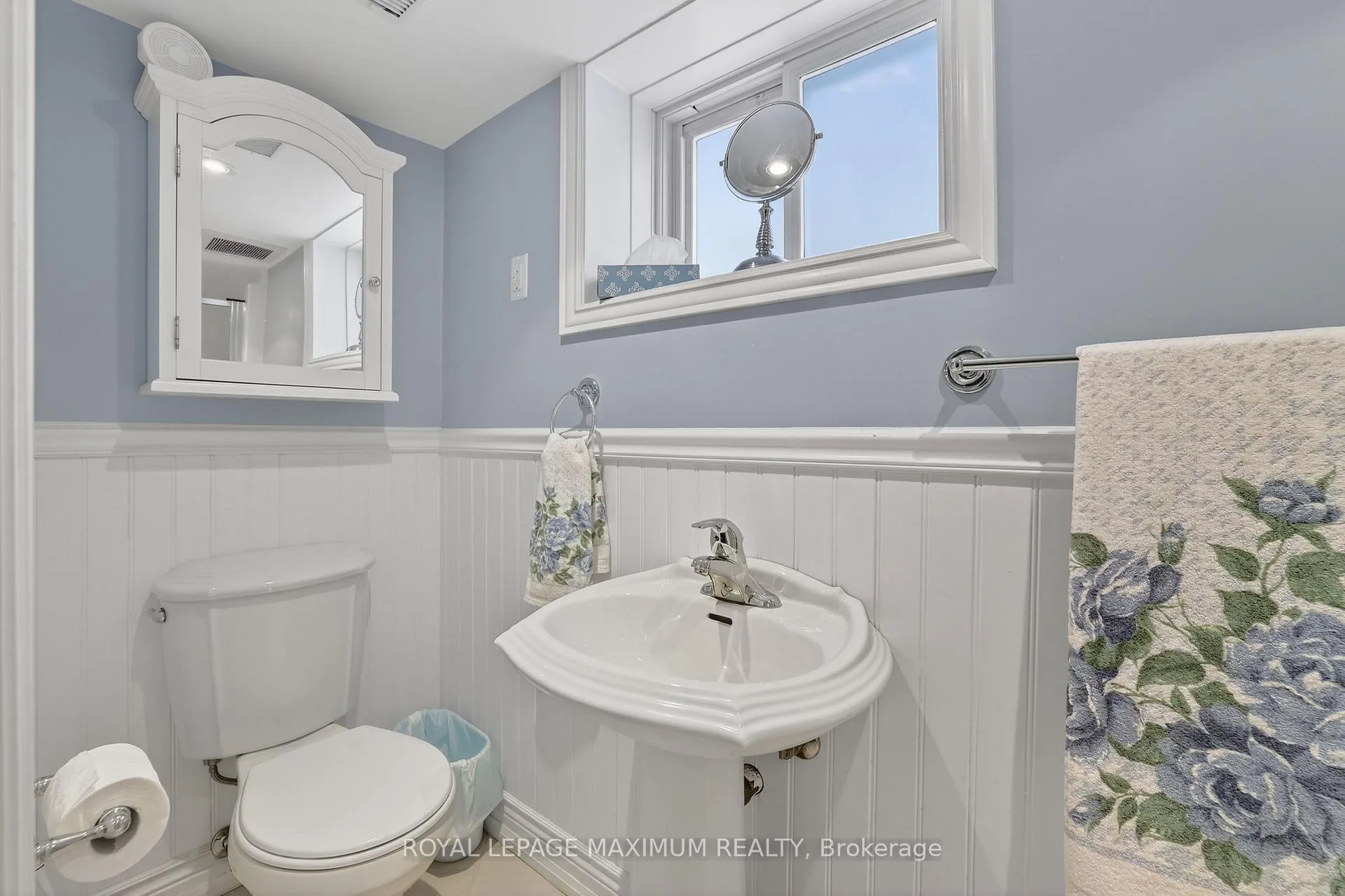 Photo 30 of 163 Durant Avenue, Toronto, East York — HOMEH