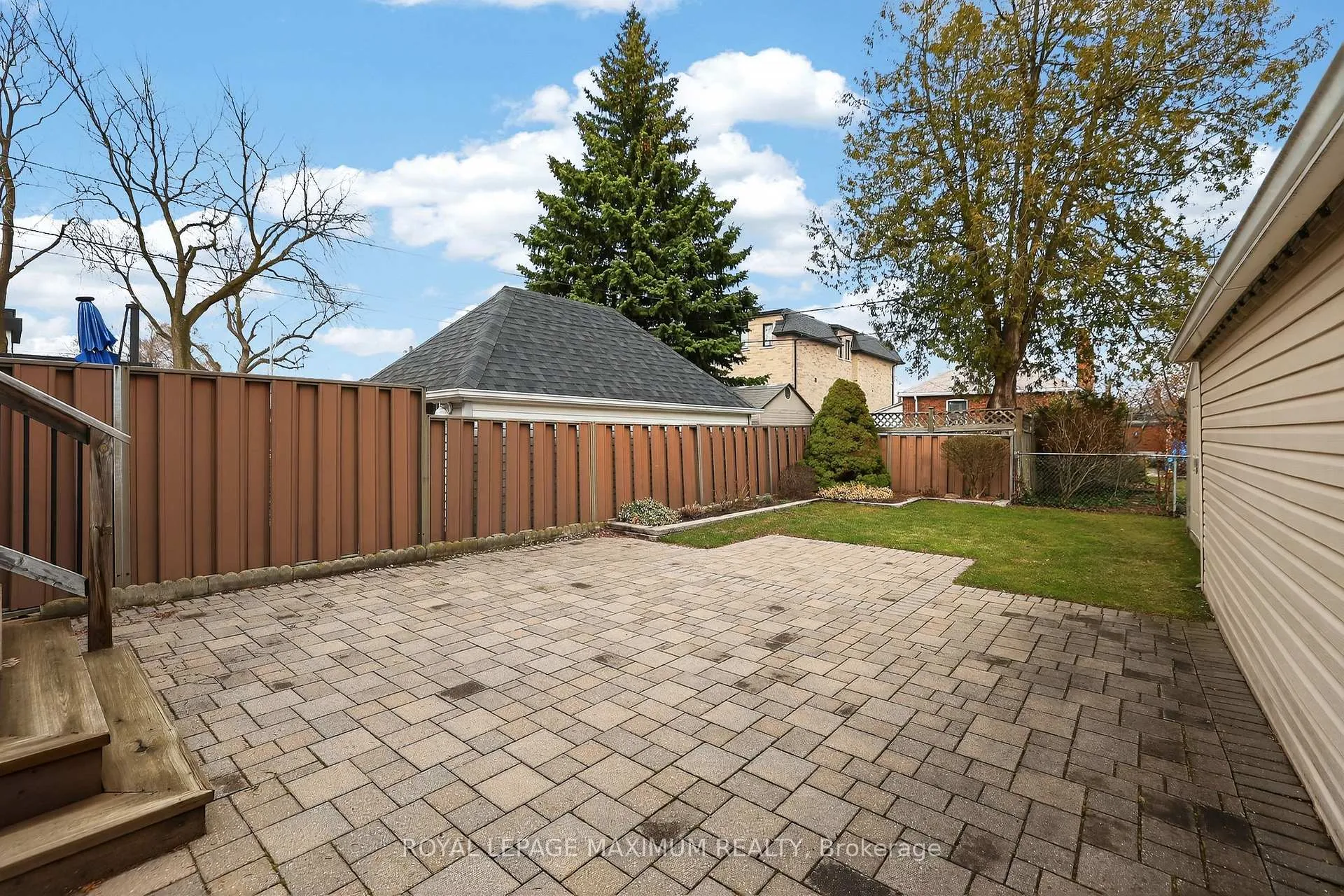 Photo 37 of 163 Durant Avenue, Toronto, East York — HOMEH