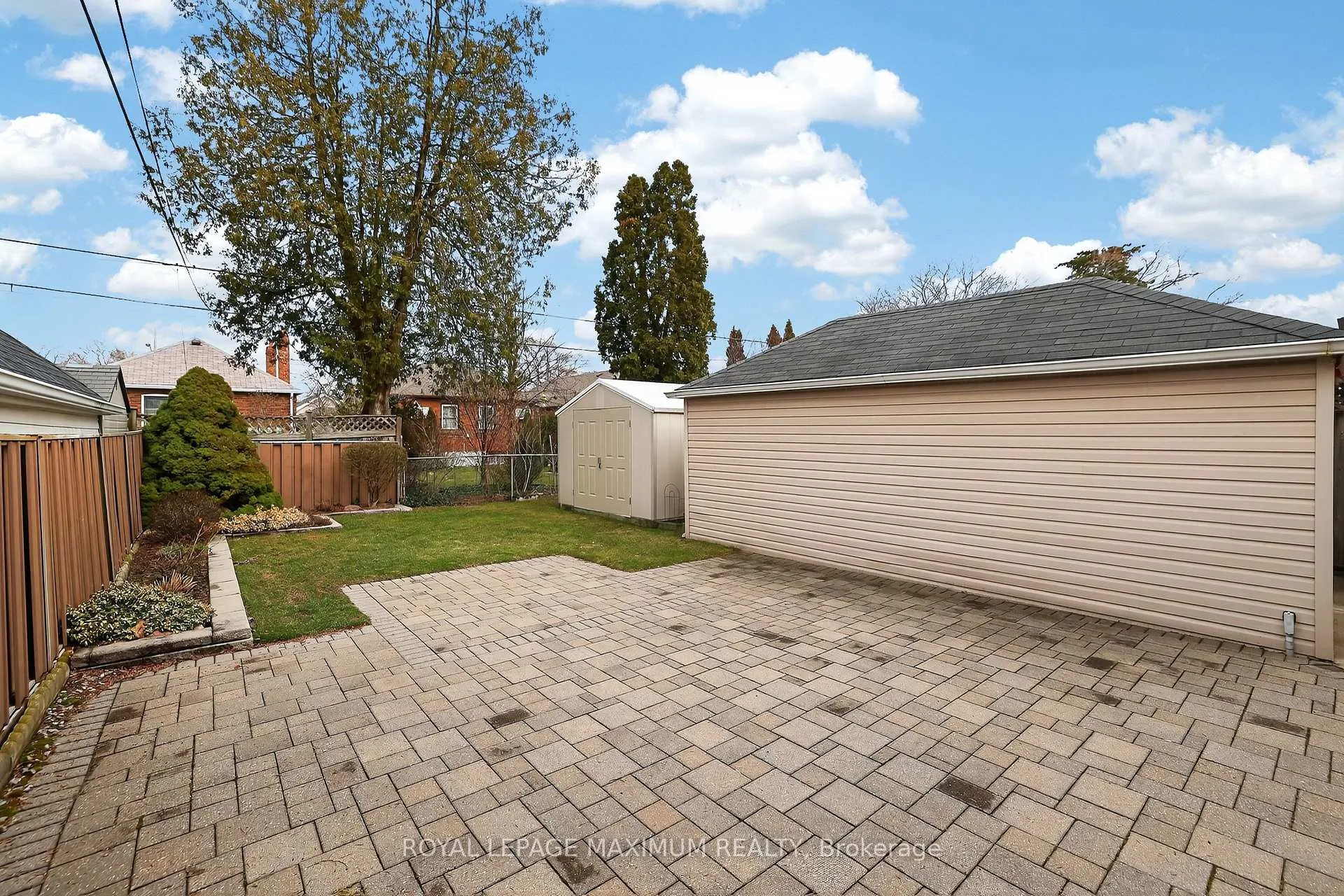 Photo 38 of 163 Durant Avenue, Toronto, East York — HOMEH