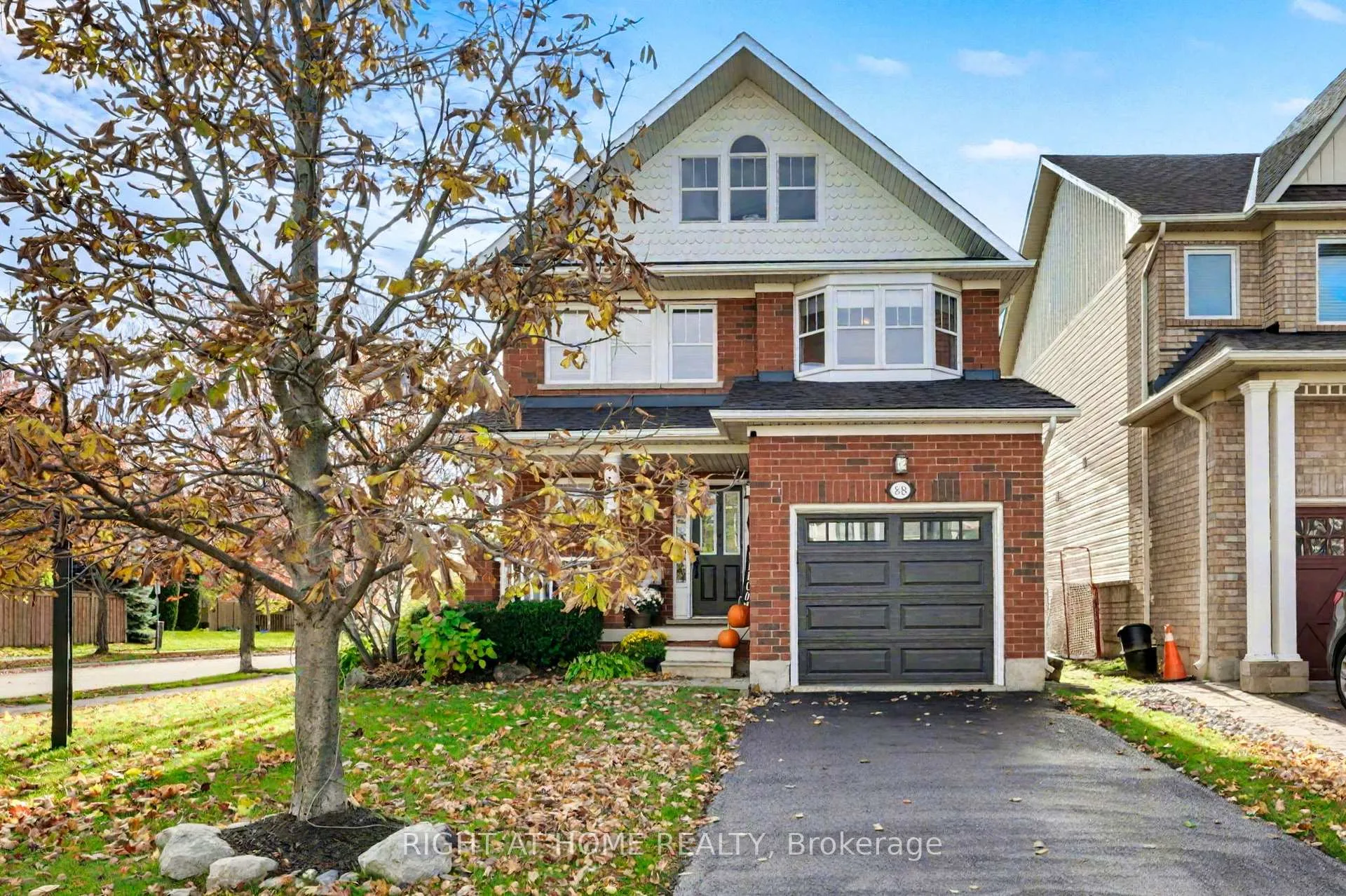 Photo 1 of 88 Buttercup Crescent, Hamilton, Waterdown — HOMEH
