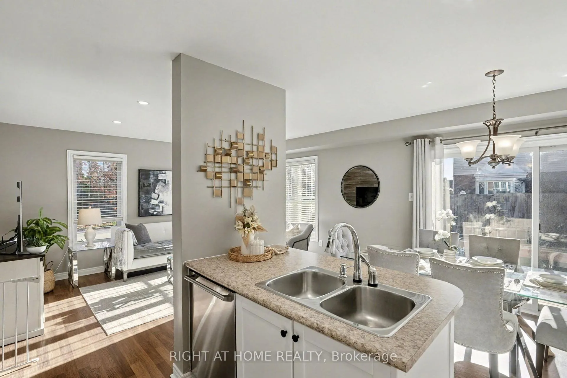 Photo 6 of 88 Buttercup Crescent, Hamilton, Waterdown — HOMEH