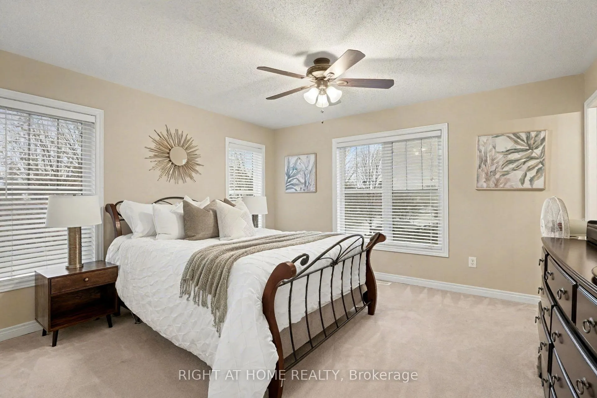 Photo 10 of 88 Buttercup Crescent, Hamilton, Waterdown — HOMEH