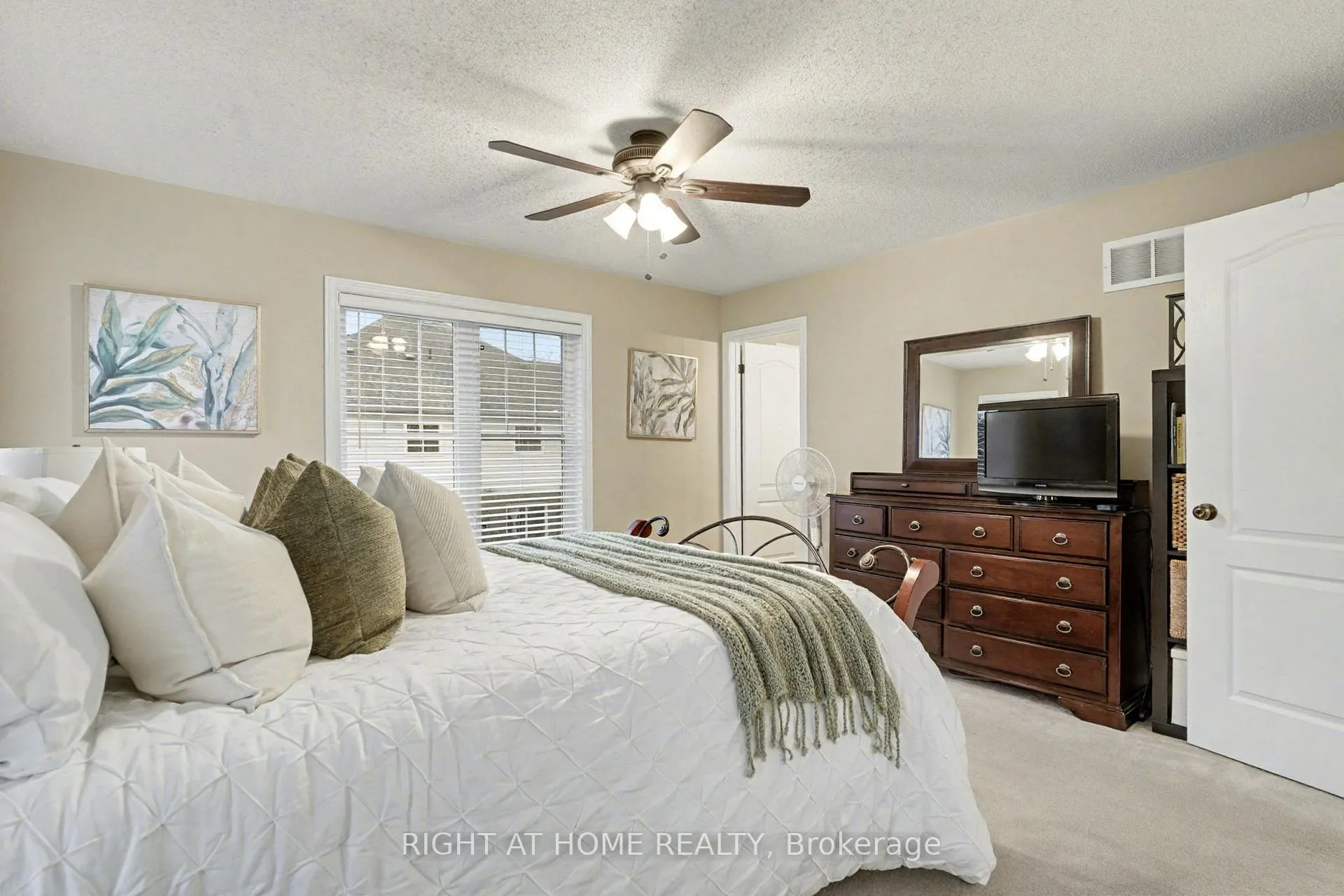 Photo 11 of 88 Buttercup Crescent, Hamilton, Waterdown — HOMEH