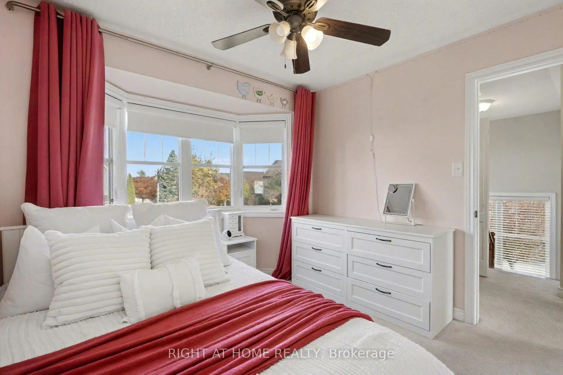 Photo 13 of 88 Buttercup Crescent, Hamilton, Waterdown — HOMEH
