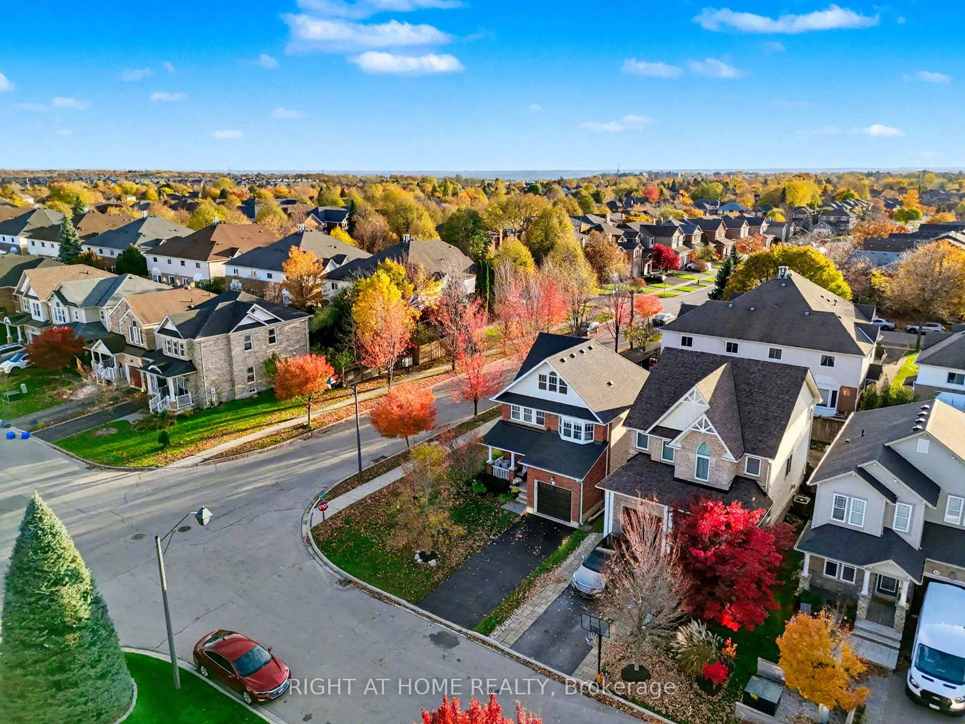 Photo 33 of 88 Buttercup Crescent, Hamilton, Waterdown — HOMEH