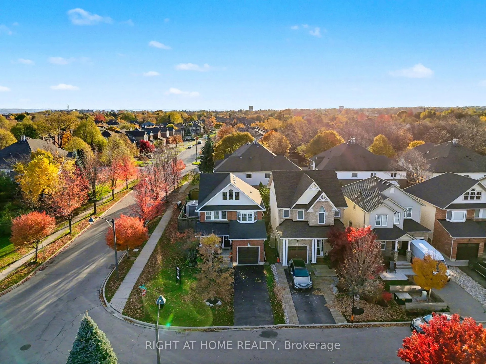 Photo 34 of 88 Buttercup Crescent, Hamilton, Waterdown — HOMEH