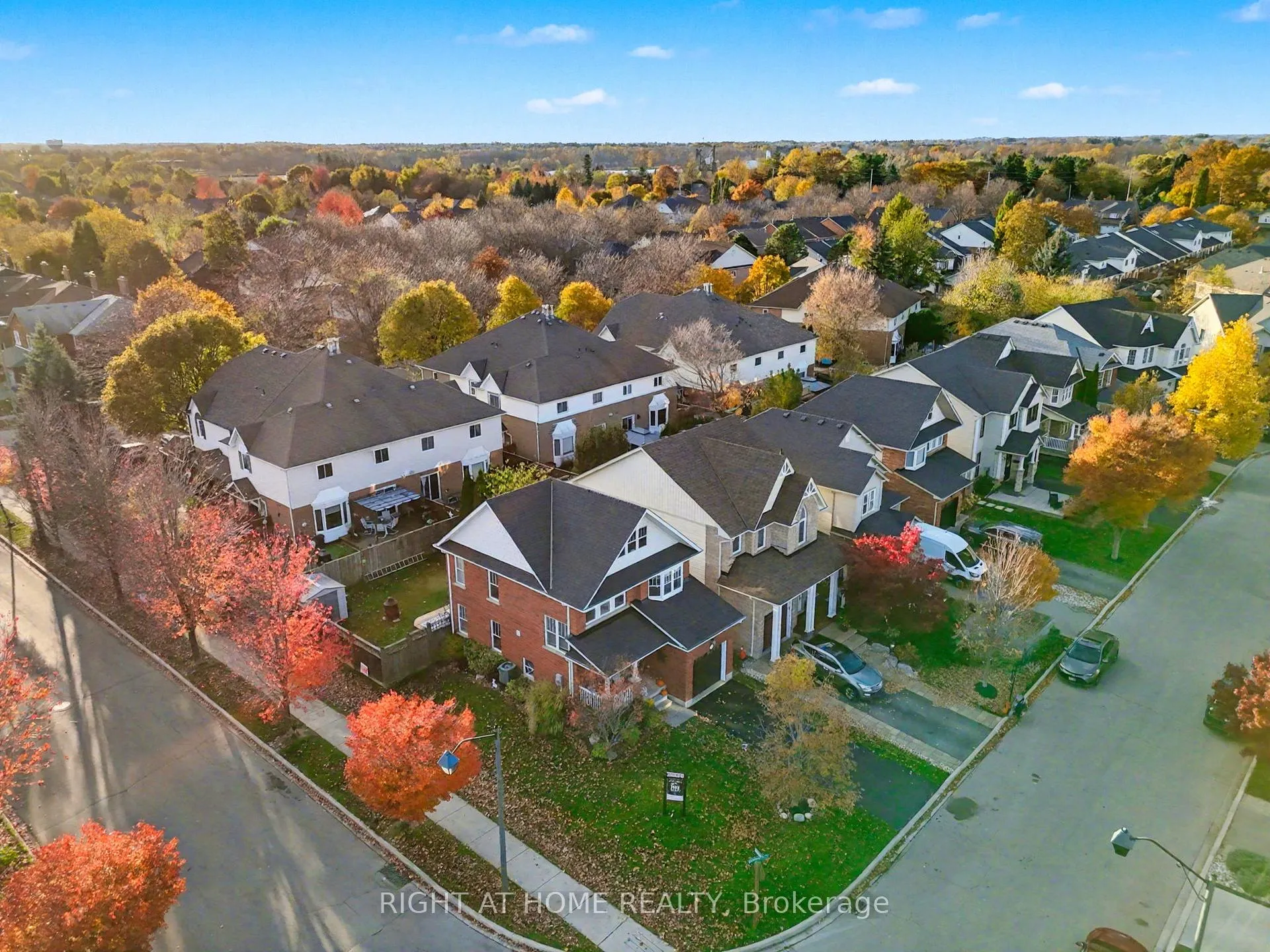 Photo 38 of 88 Buttercup Crescent, Hamilton, Waterdown — HOMEH