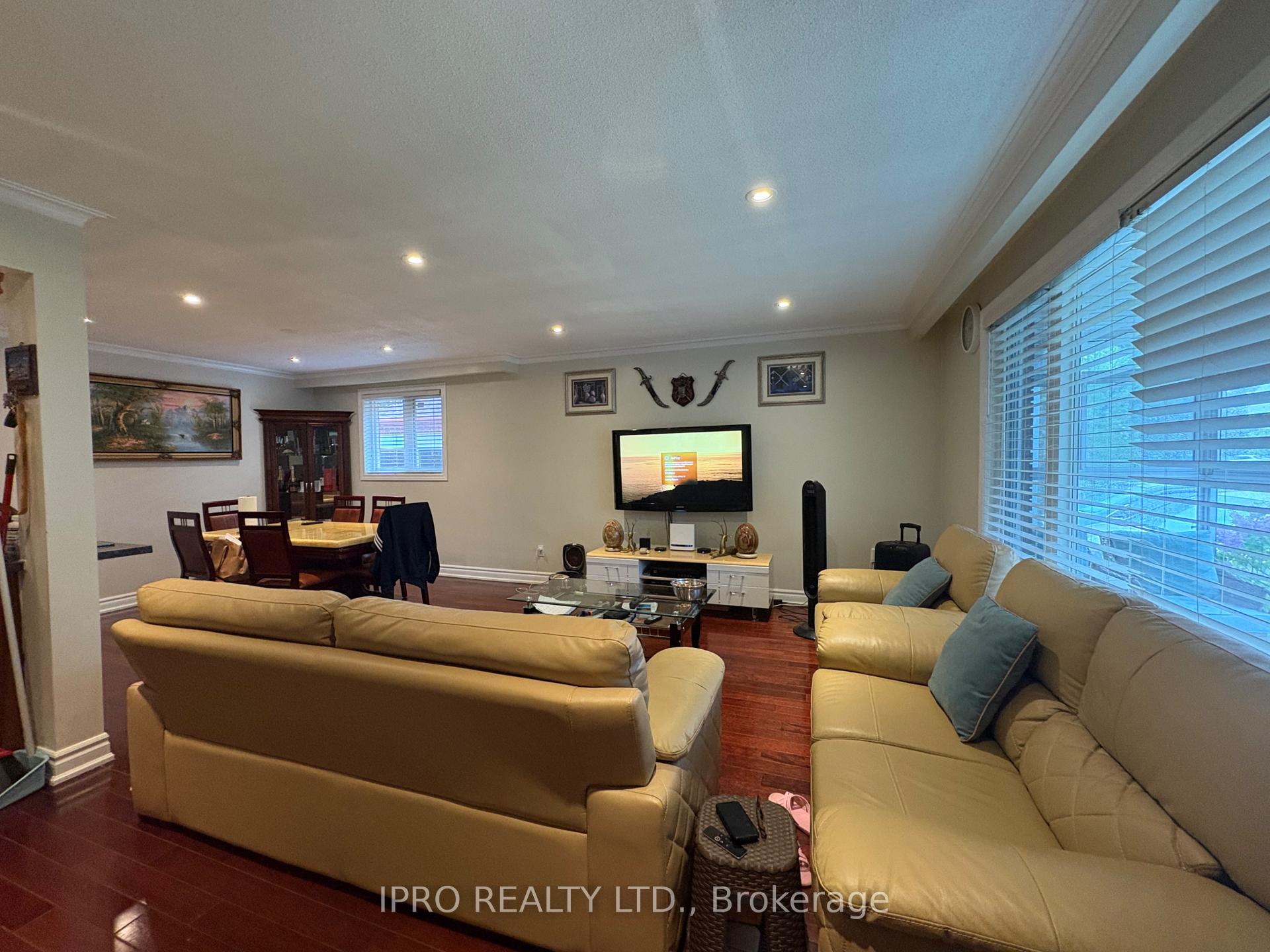 Photo 2 of 24 Gracemount Crescent, Scarborough, Woburn — HOMEH