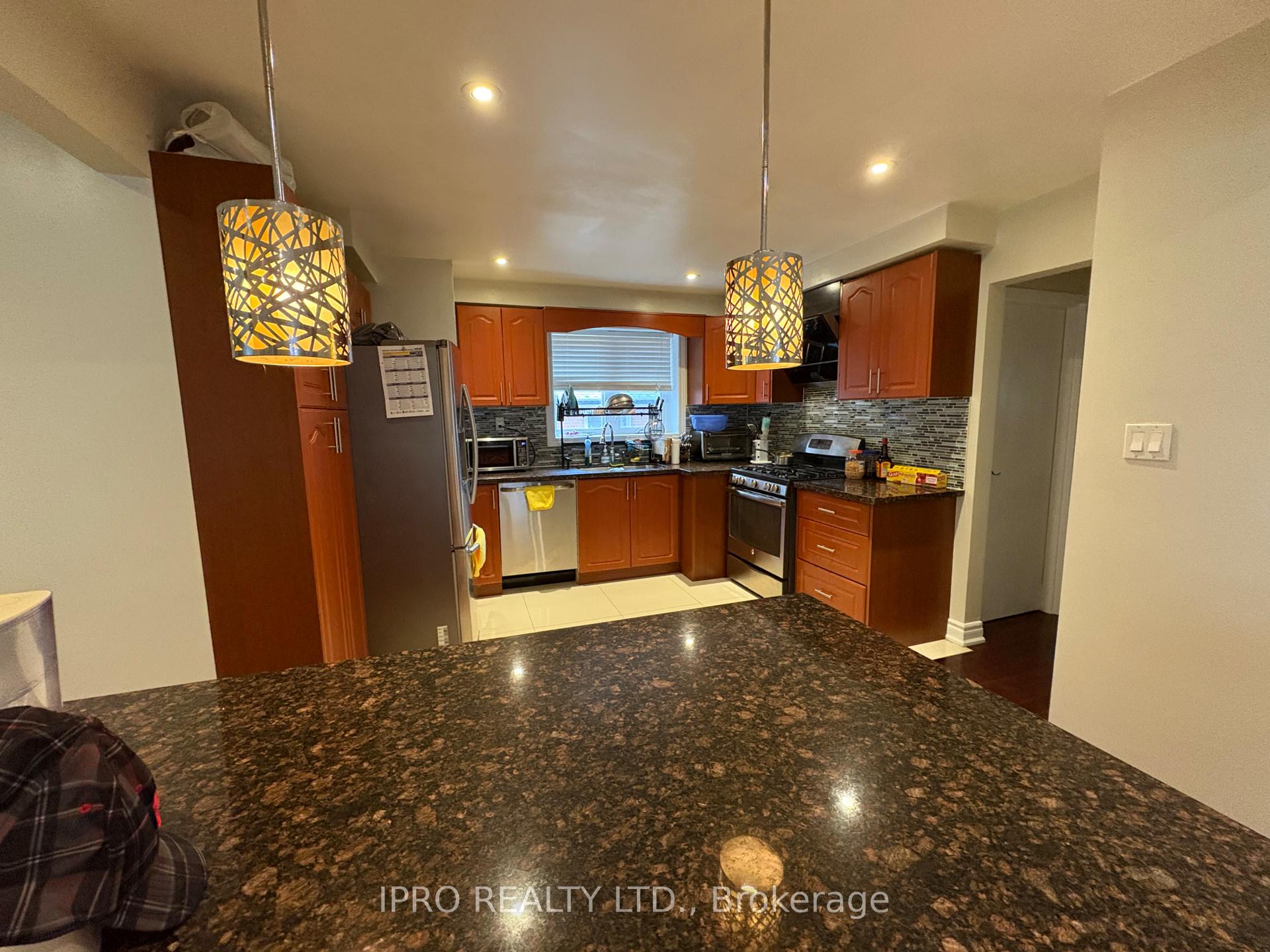 Photo 3 of 24 Gracemount Crescent, Scarborough, Woburn — HOMEH