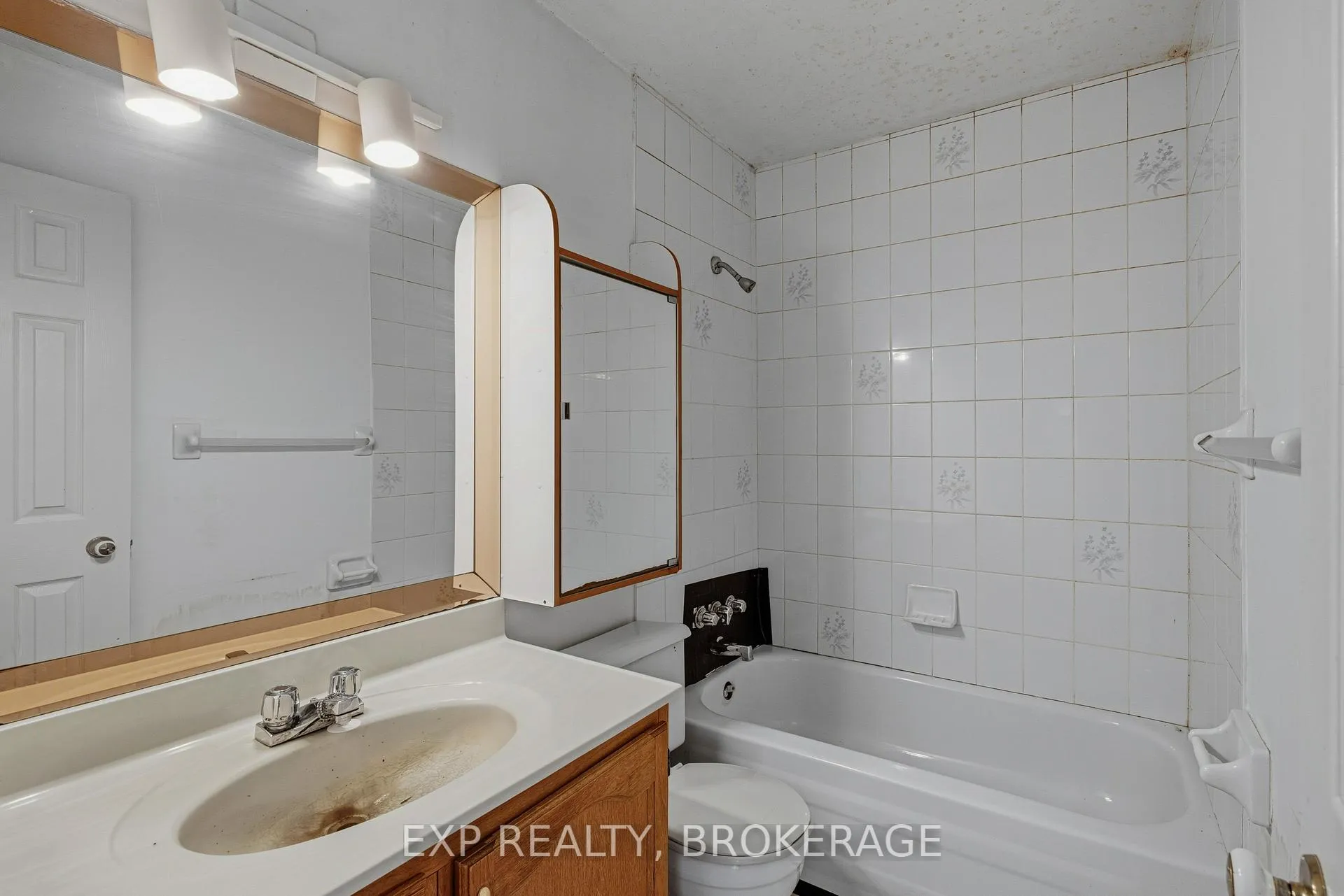 Photo 14 of 6392 Perth Road, Frontenac, Frontenac South — HOMEH