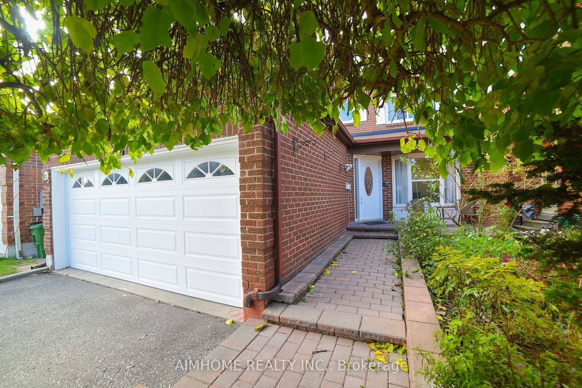 Photo 4 of 213 Hupfield Trail, Scarborough, Malvern — HOMEH