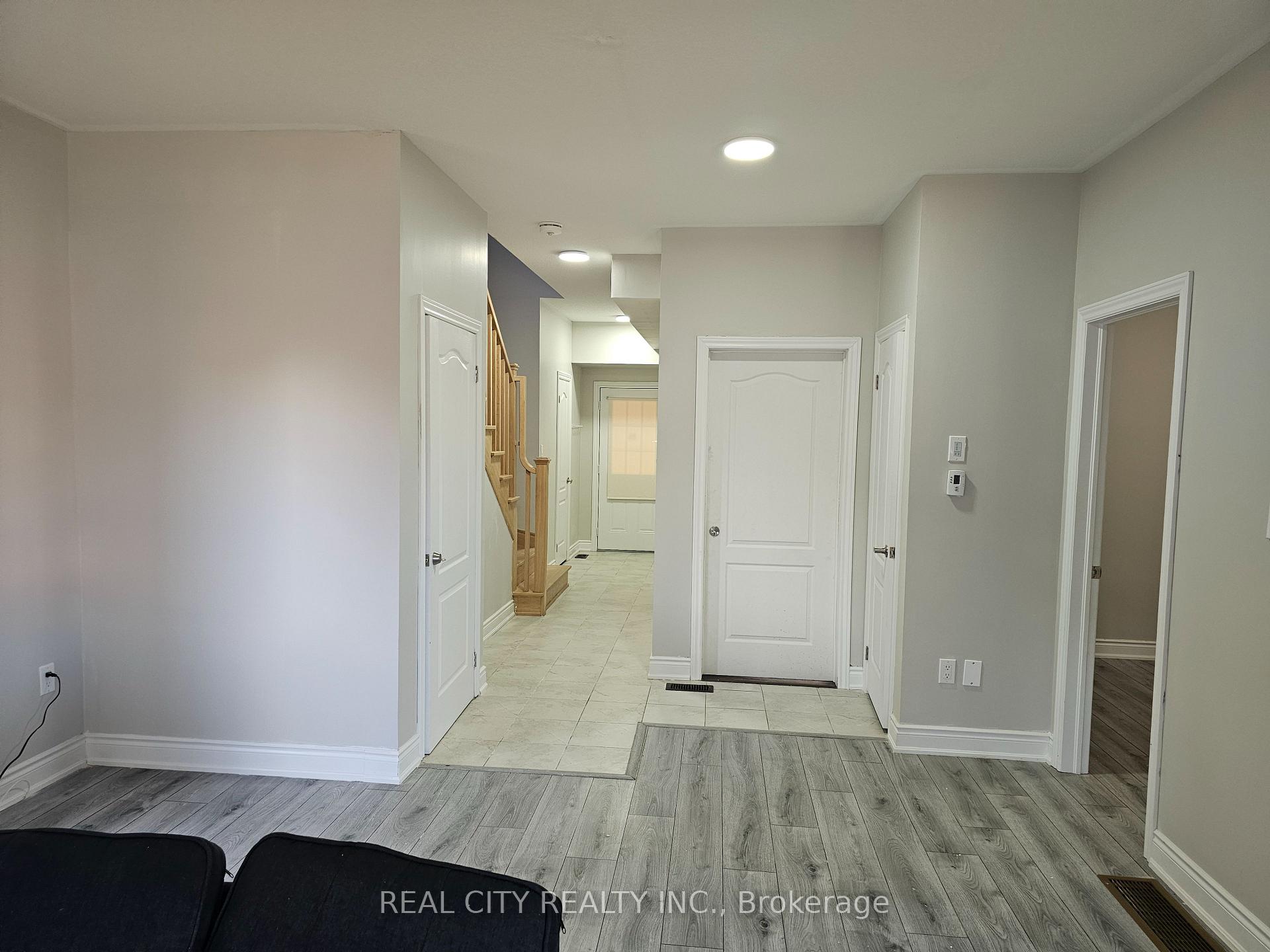 Photo 2 of 132 Sunset Way, Thorold, Rolling Meadows — HOMEH