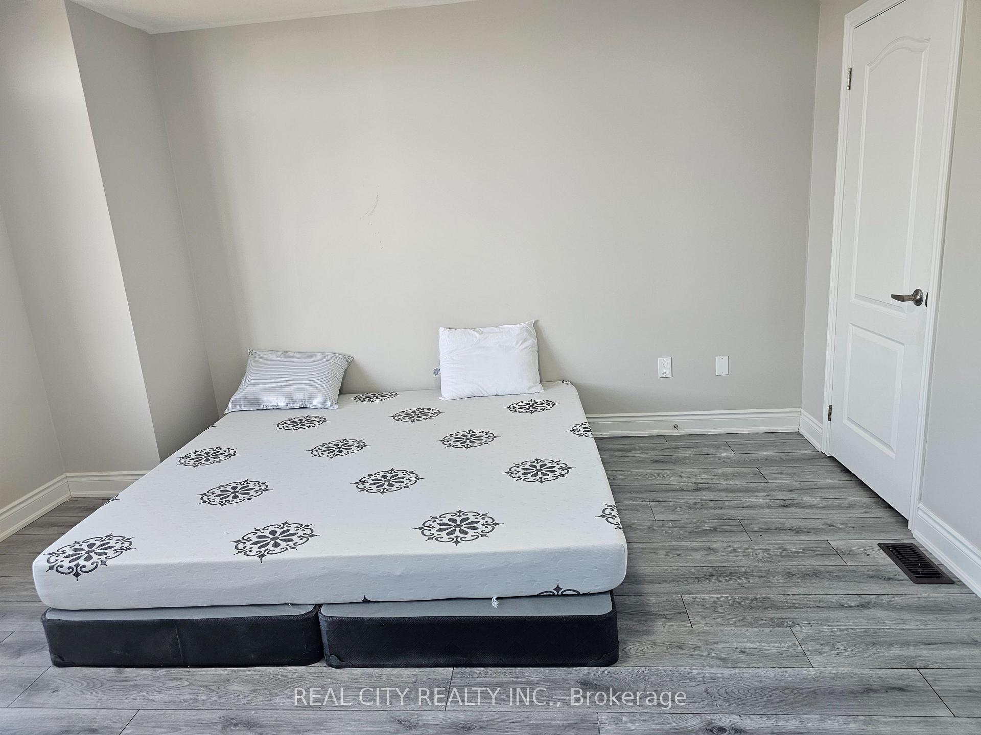 Photo 8 of 132 Sunset Way, Thorold, Rolling Meadows — HOMEH