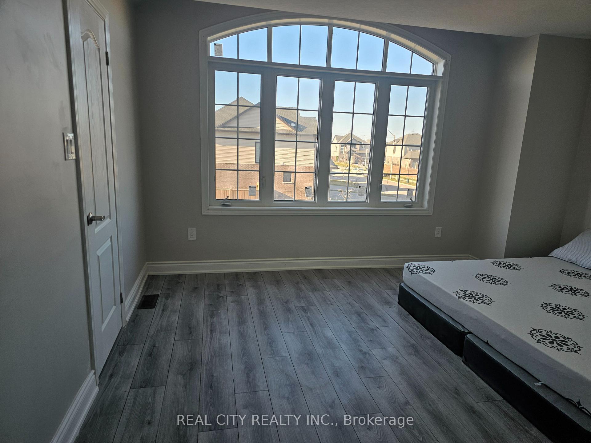 Photo 10 of 132 Sunset Way, Thorold, Rolling Meadows — HOMEH
