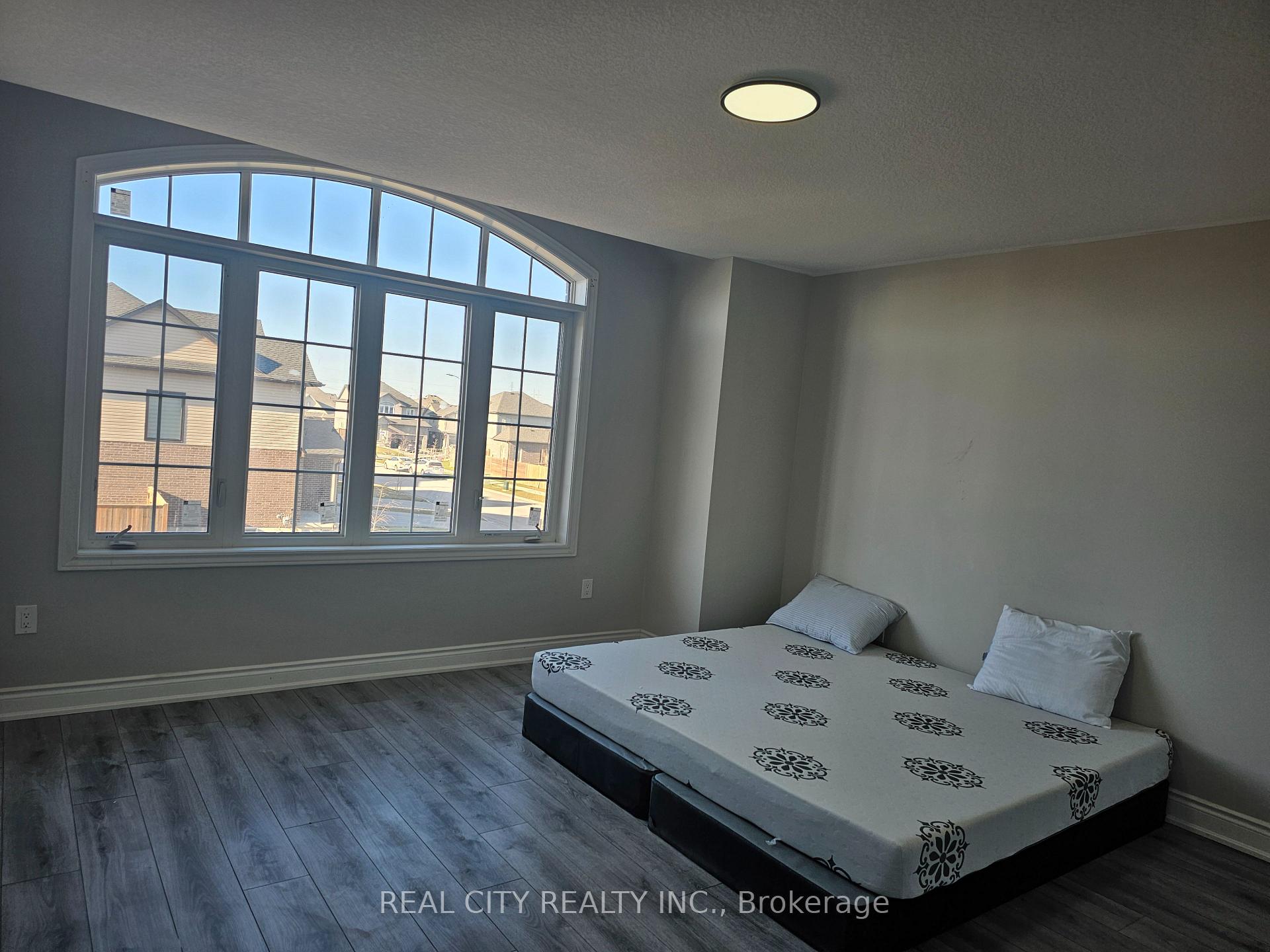 Photo 11 of 132 Sunset Way, Thorold, Rolling Meadows — HOMEH