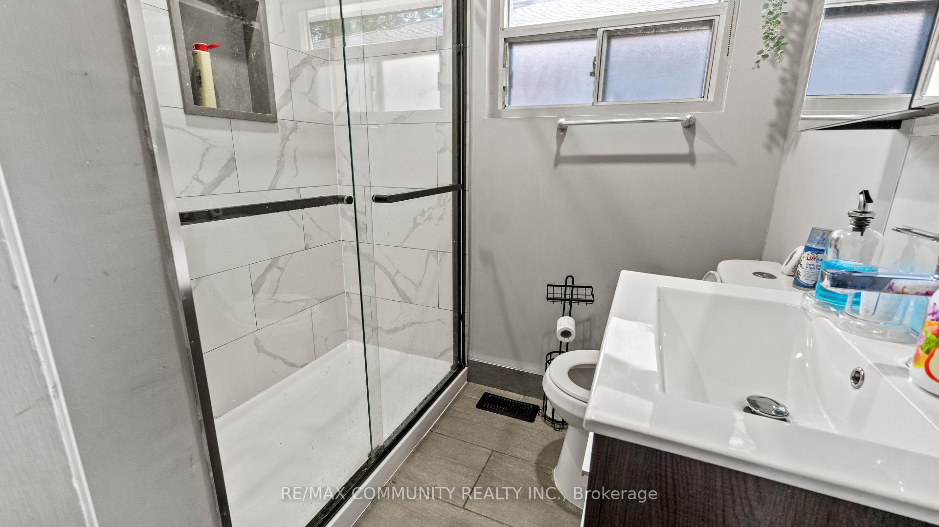 Photo 23 of 21 Thornbeck Drive, Scarborough, Woburn — HOMEH