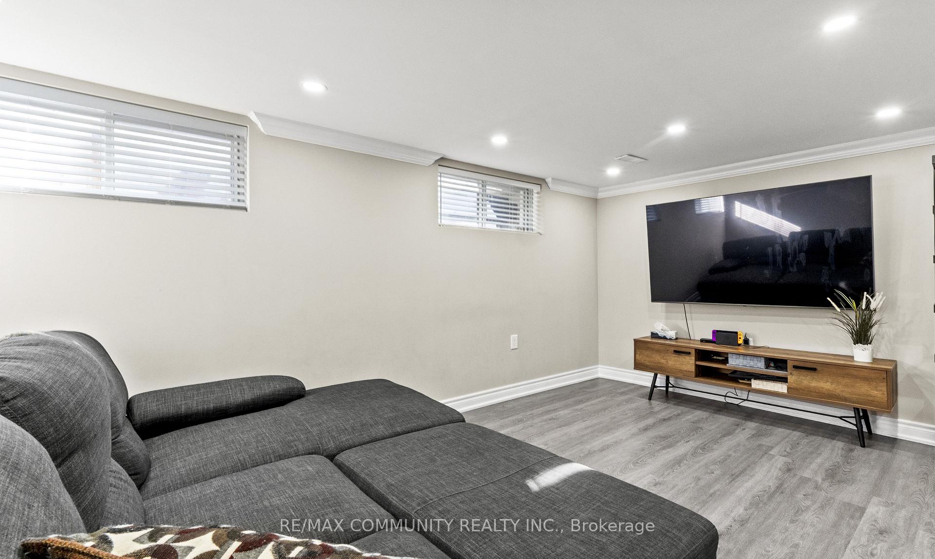Photo 31 of 21 Thornbeck Drive, Scarborough, Woburn — HOMEH