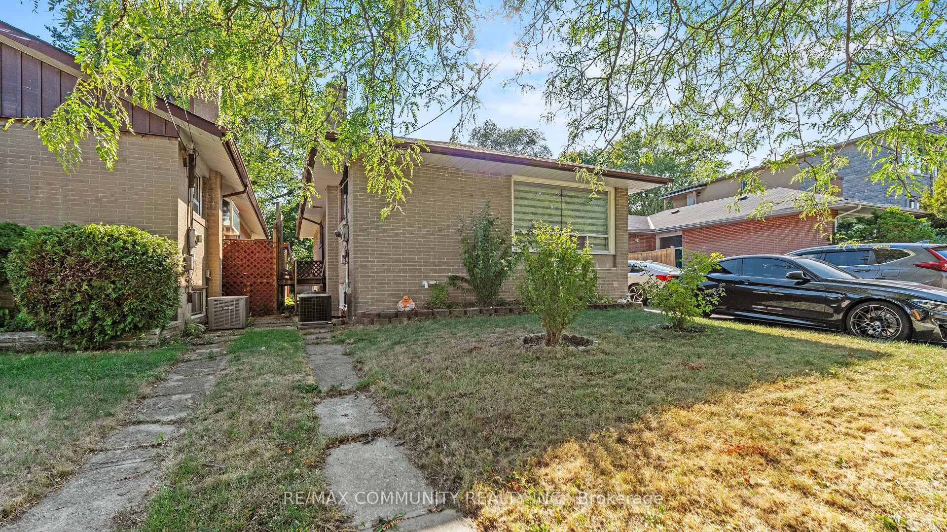 Photo 34 of 21 Thornbeck Drive, Scarborough, Woburn — HOMEH