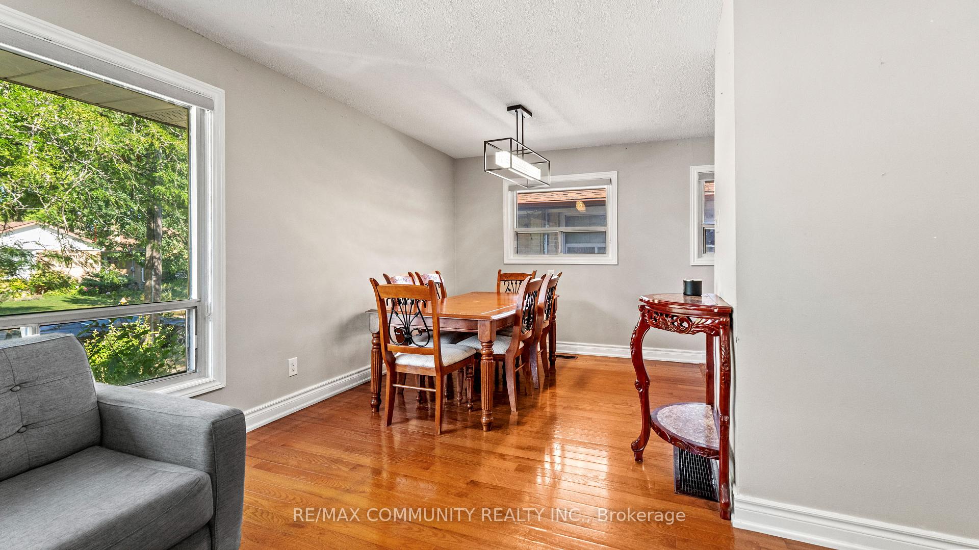 Photo 5 of 21 Thornbeck Drive, Scarborough, Woburn — HOMEH