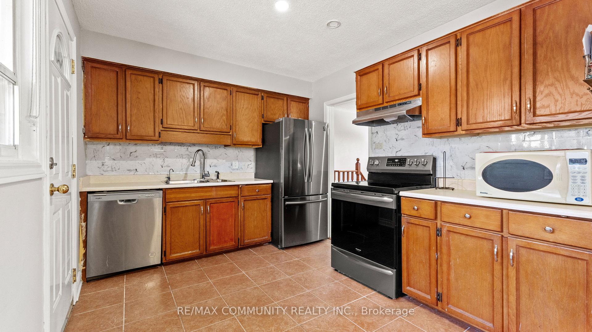 Photo 6 of 21 Thornbeck Drive, Scarborough, Woburn — HOMEH