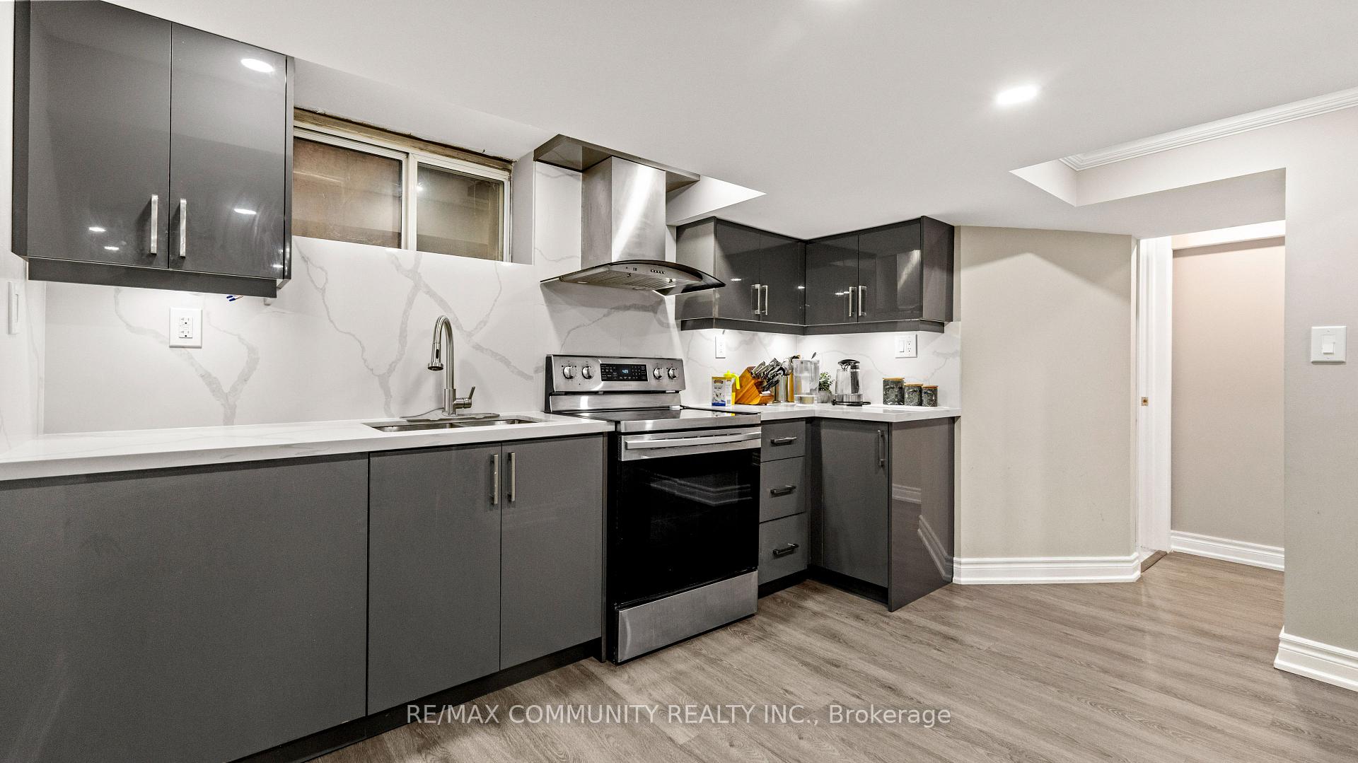 Photo 11 of 21 Thornbeck Drive, Scarborough, Woburn — HOMEH