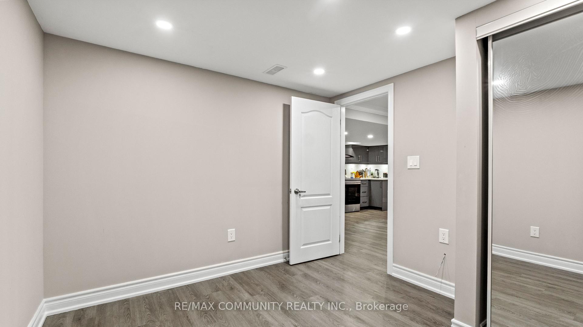 Photo 13 of 21 Thornbeck Drive, Scarborough, Woburn — HOMEH