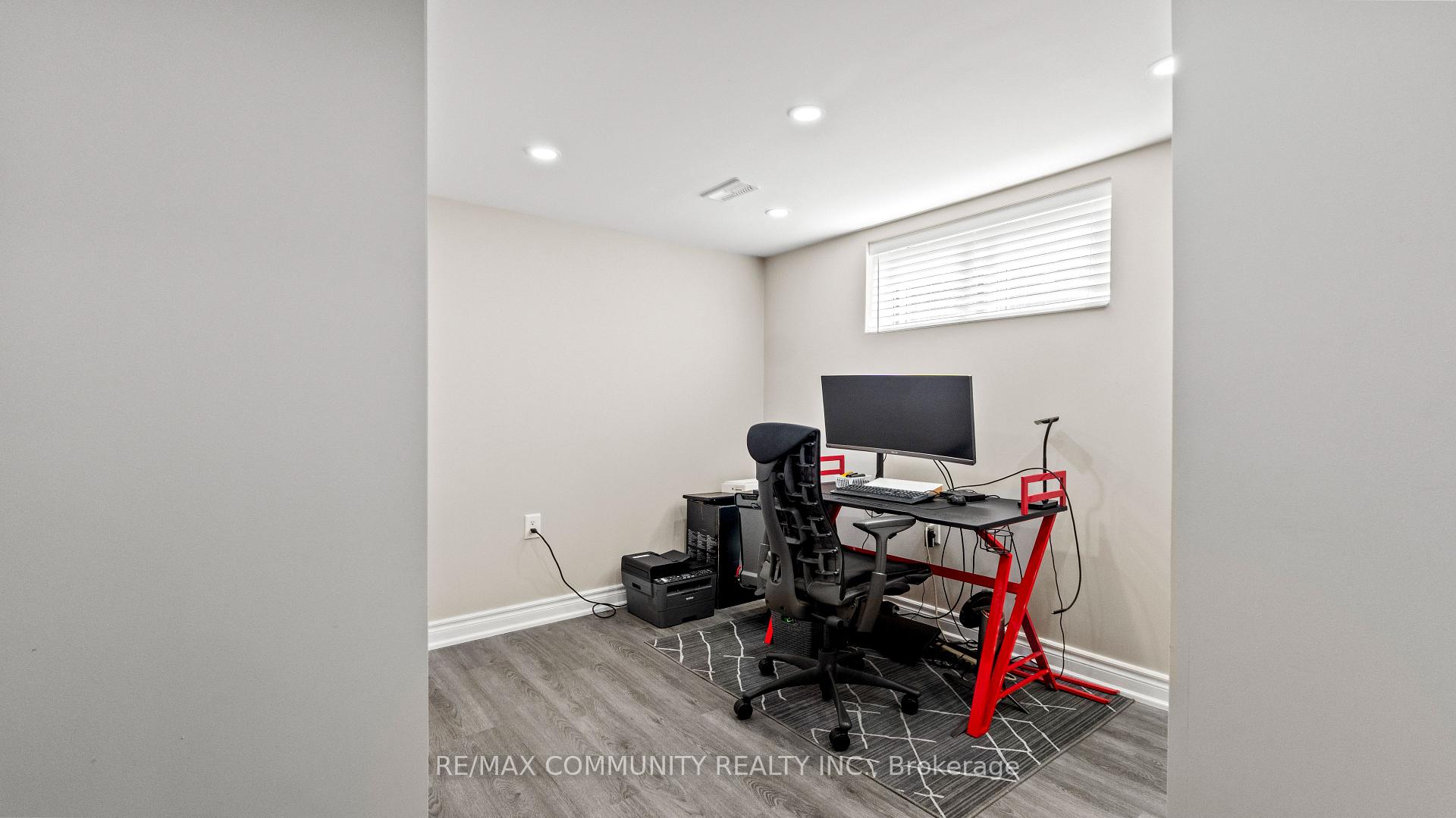 Photo 16 of 21 Thornbeck Drive, Scarborough, Woburn — HOMEH