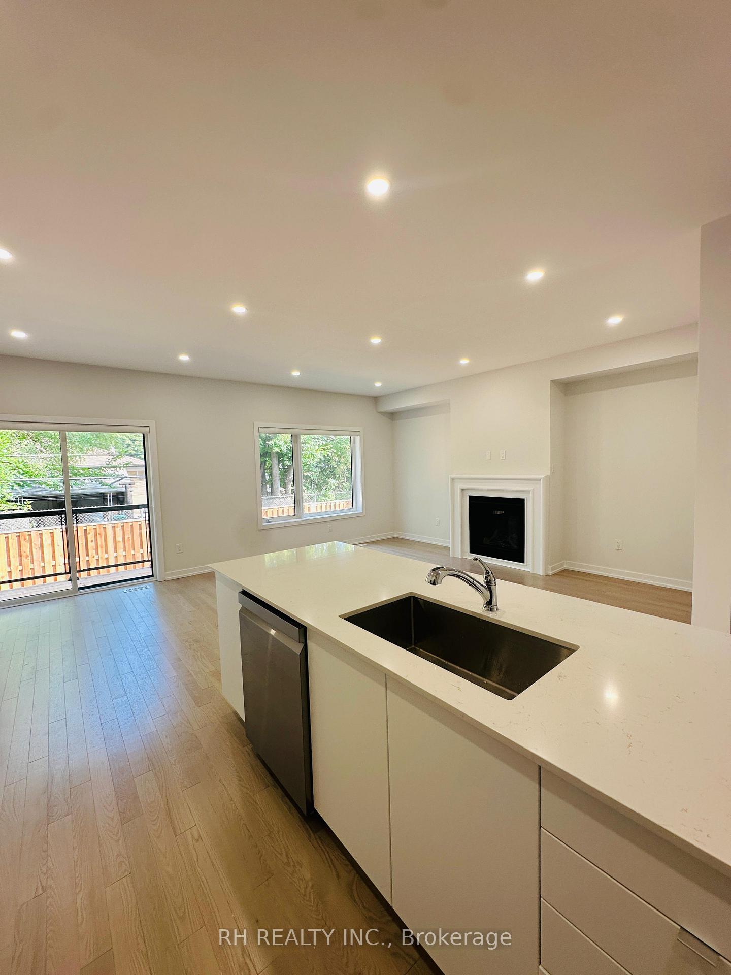 Photo 2 of 37 Danielle Moore Circle, Scarborough, Bendale — HOMEH