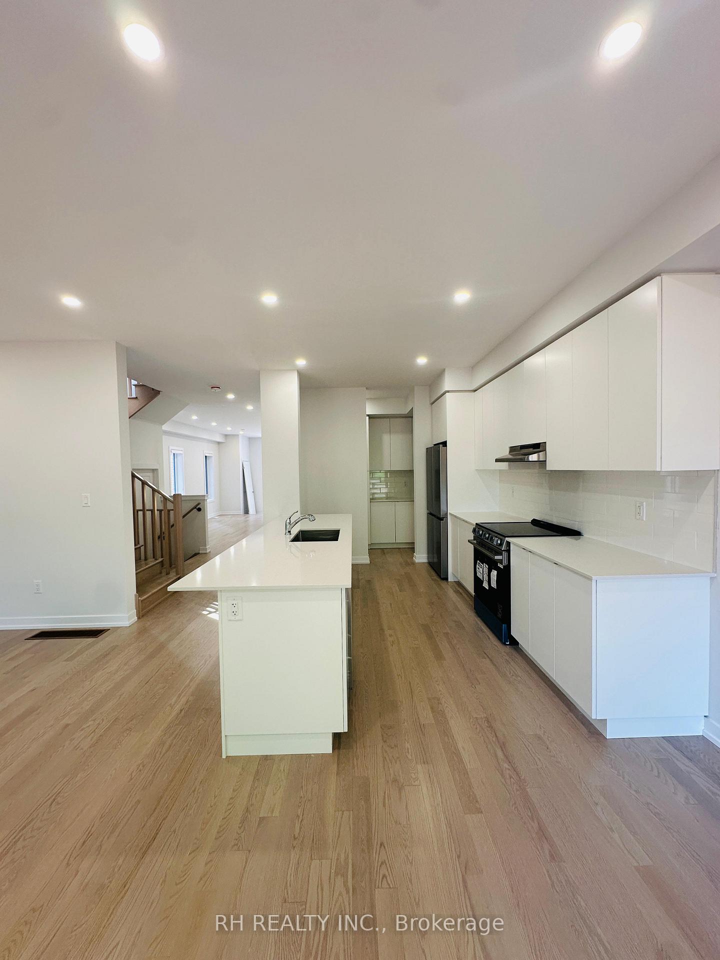 Photo 3 of 37 Danielle Moore Circle, Scarborough, Bendale — HOMEH