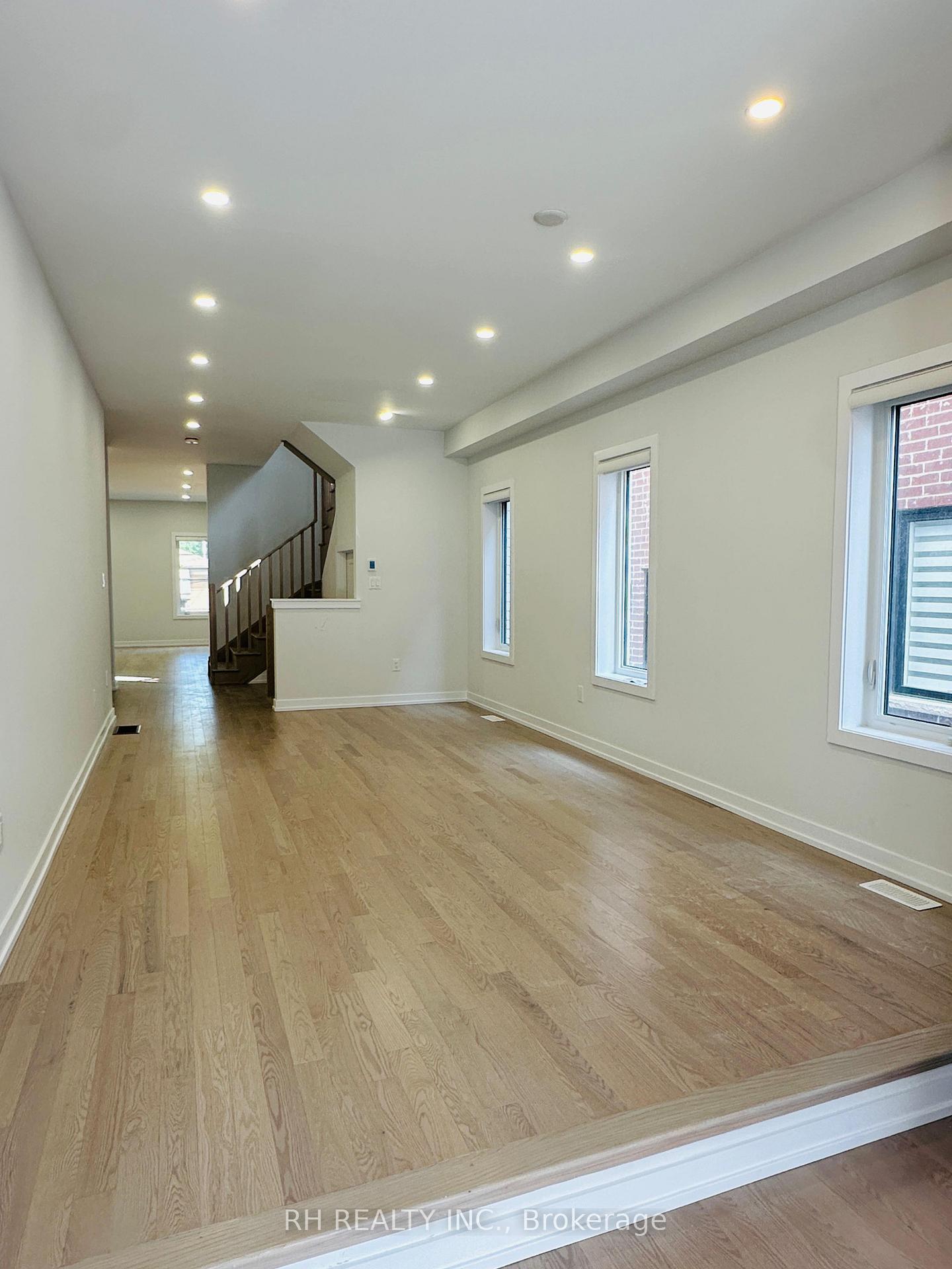 Photo 5 of 37 Danielle Moore Circle, Scarborough, Bendale — HOMEH