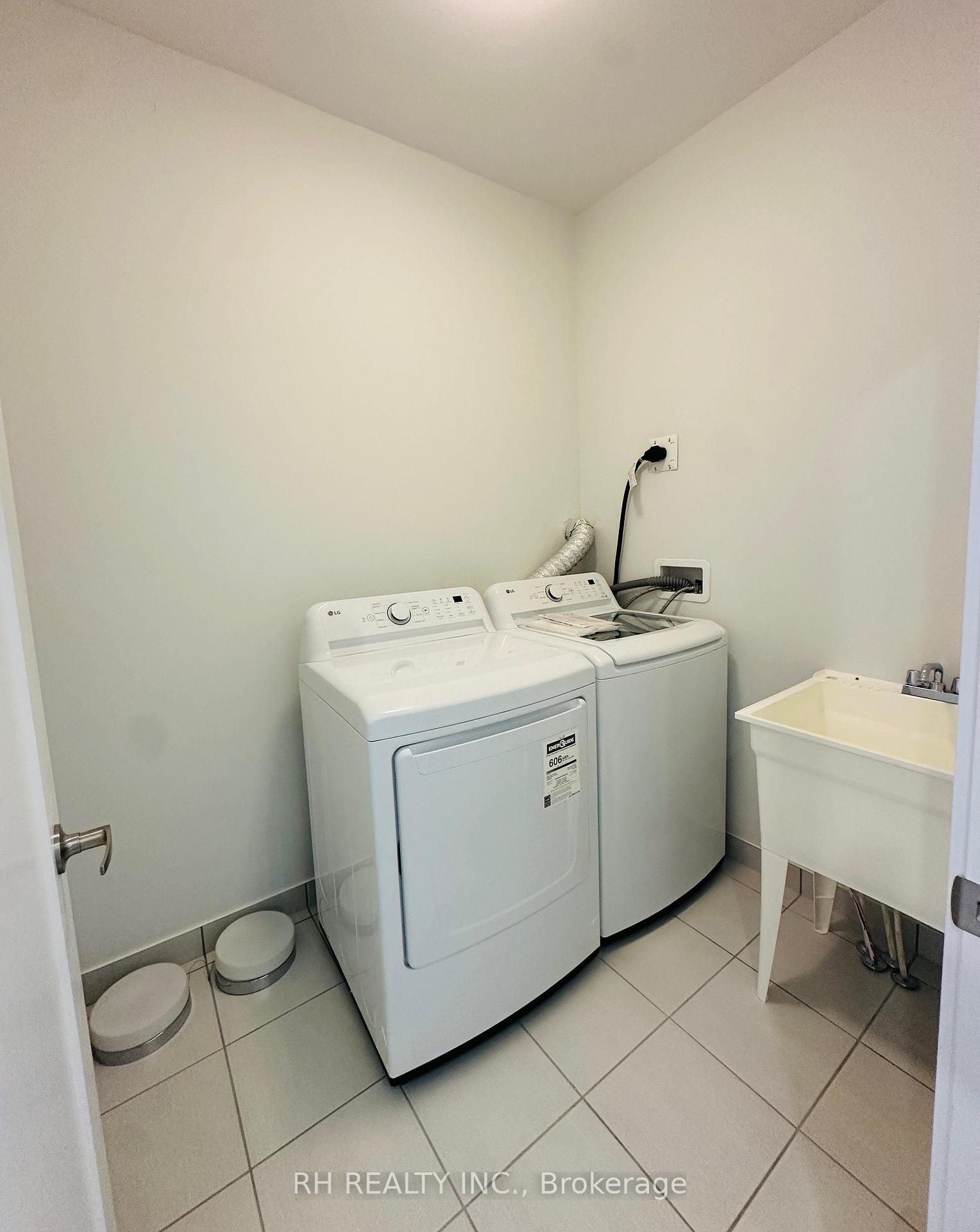 Photo 10 of 37 Danielle Moore Circle, Scarborough, Bendale — HOMEH