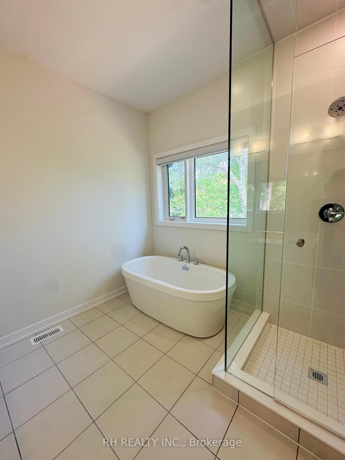 Photo 11 of 37 Danielle Moore Circle, Scarborough, Bendale — HOMEH