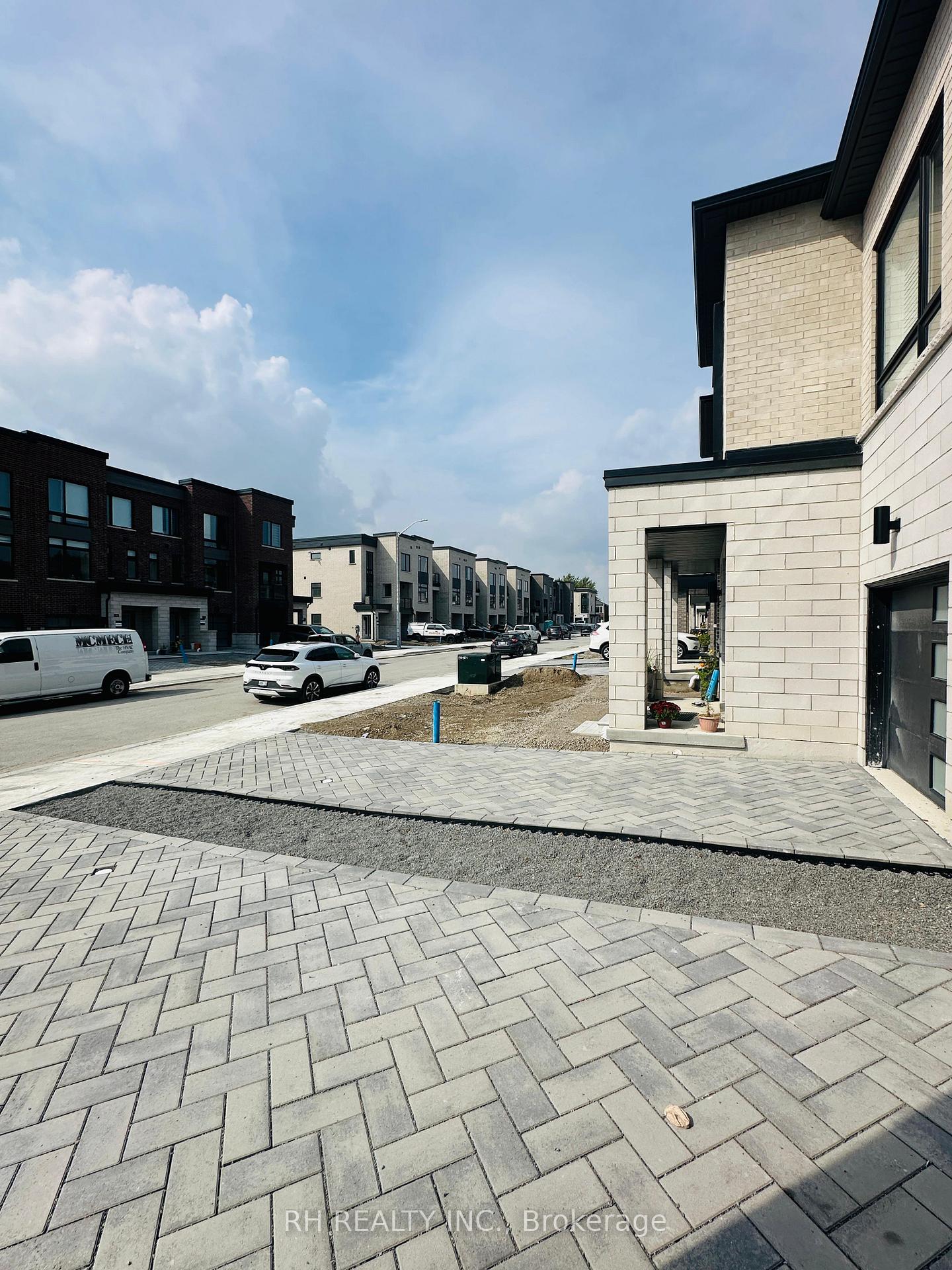 Photo 14 of 37 Danielle Moore Circle, Scarborough, Bendale — HOMEH