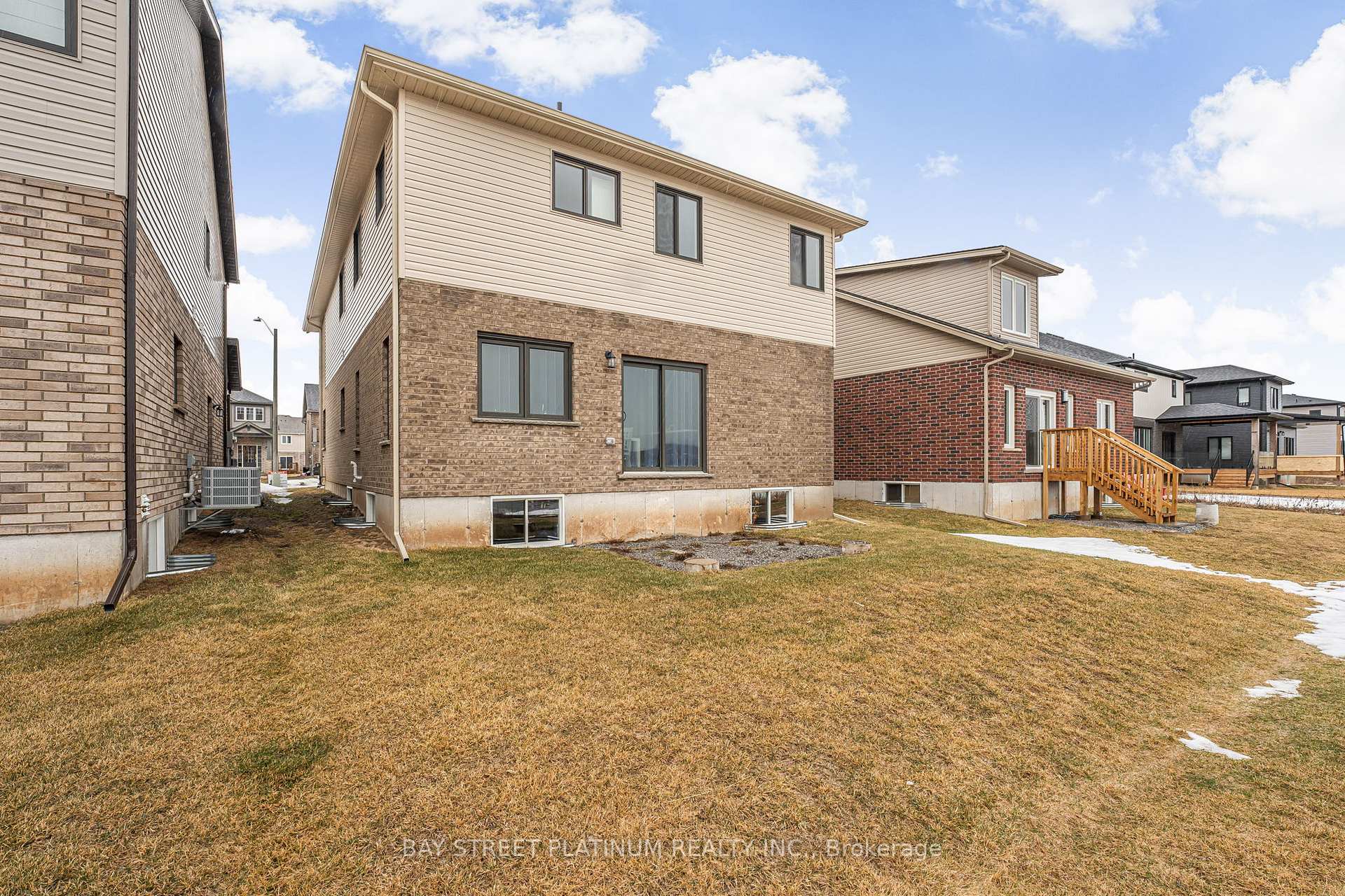 Photo 23 of 15 Alicia Cres, Thorold, Hurricane/Merrittville — HOMEH